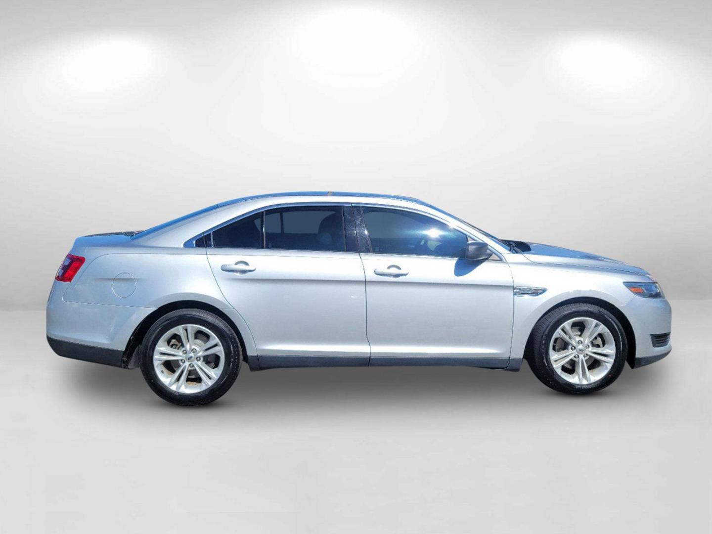 2016 Silver Ford Taurus SE (1FAHP2D82GG) with an Regular Unleaded V-6 3.5 L/213 engine, 6-Speed Automatic w/OD transmission, located at 5115 14th Ave., Columbus, GA, 31904, (706) 323-0345, 32.511494, -84.971046 - 2016 Ford Taurus SE - Photo#3