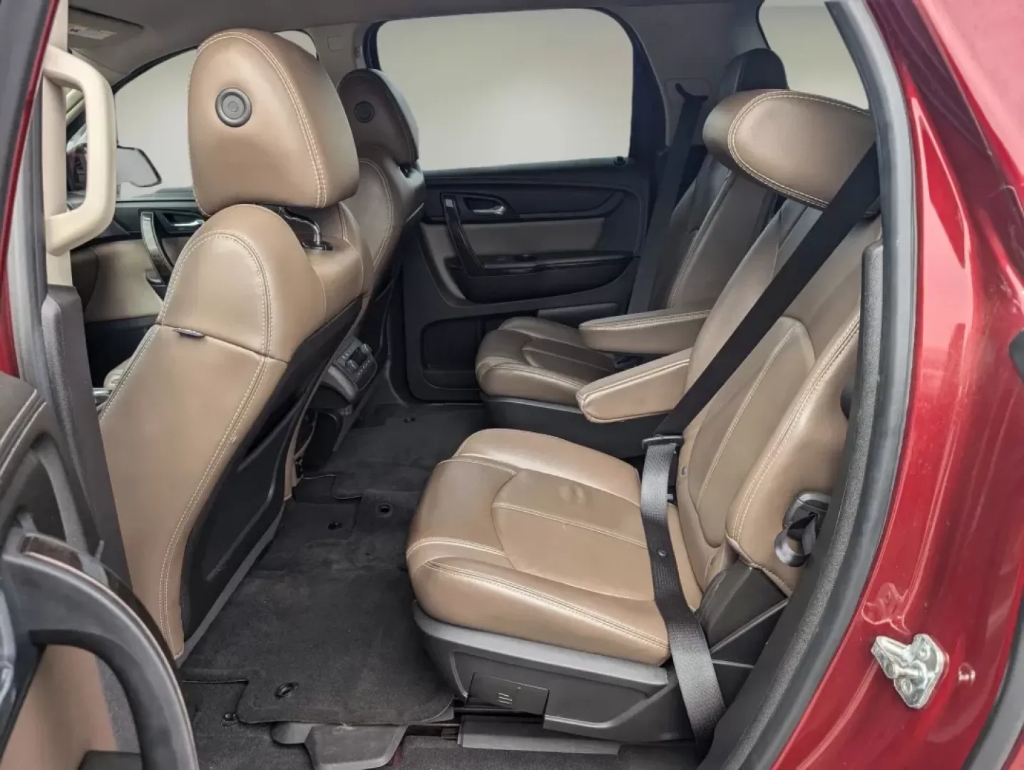 2016 /Dark Cashmere GMC Acadia SLT (1GKKRRKD9GJ) with an Other engine, located at 1430 Gateway Drive, Opelika, AL, 36801, (334) 239-0944, 32.637871, -85.409790 - **Discover the Ideal Family SUV: 2016 GMC Acadia SLT at Gils Auto in Opelika, AL!**<br /> <br /> Are you seeking the perfect vehicle for family adventures, weekend getaways, or daily commutes? Look no further! The 2016 GMC Acadia SLT is designed with your lifestyle in mind. With its spacious interio - Photo#11
