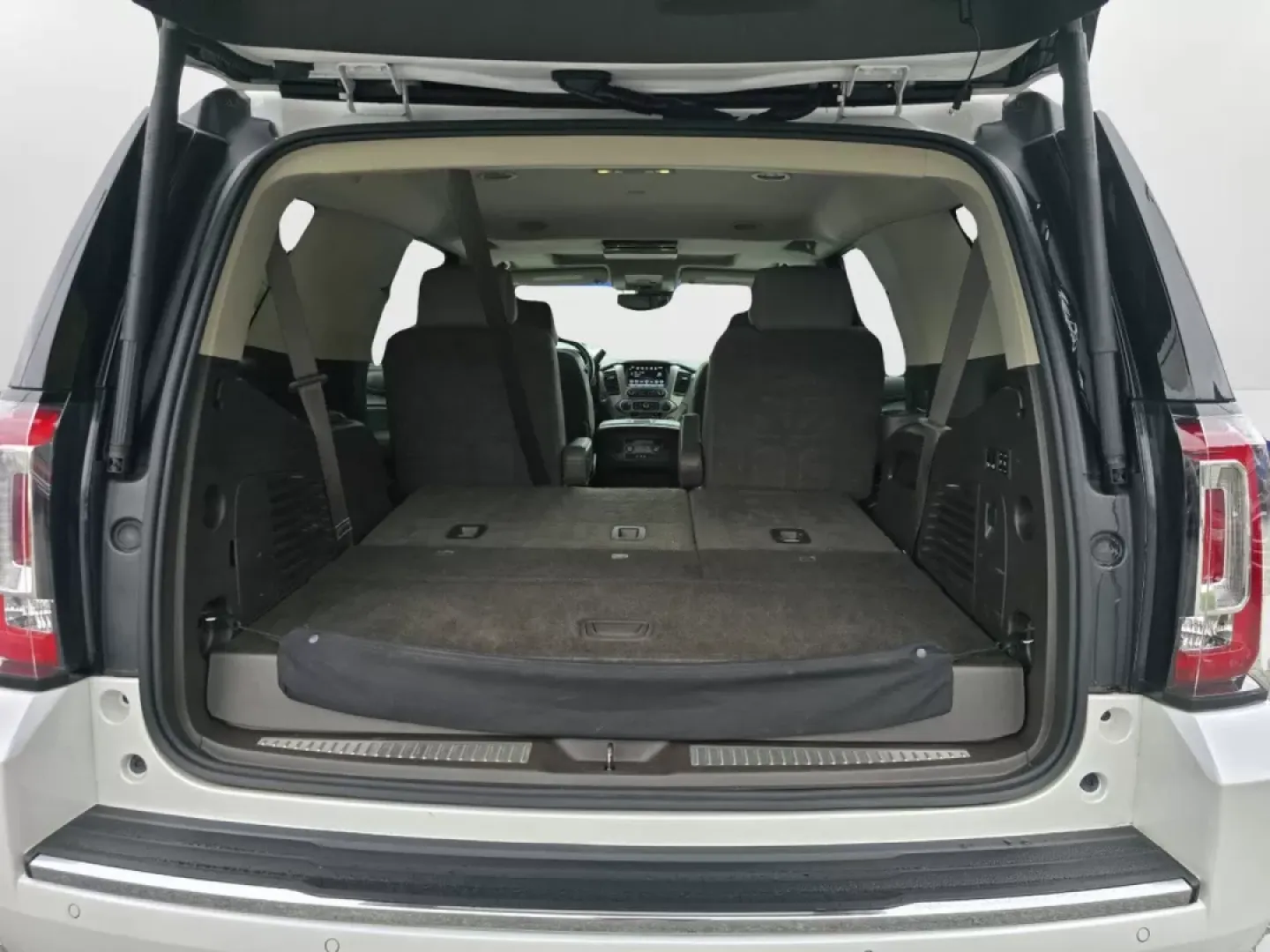 2016 /Cocoa/Dark Atmosphere GMC Yukon Denali (1GKS1CKJ9GR) with an Other engine, located at 5115 14th Ave., Columbus, GA, 31904, (706) 323-0345, 32.511494, -84.971046 - **Discover Unmatched Luxury and Versatility with This 2016 GMC Yukon Denali**<br /> <br /> Are you in the market for a luxurious SUV that combines power, style, and cutting-edge technology? Look no further than this stunning 2016 GMC Yukon Denali, available now at Gils Auto in Phenix City, AL. Wheth - Photo#8