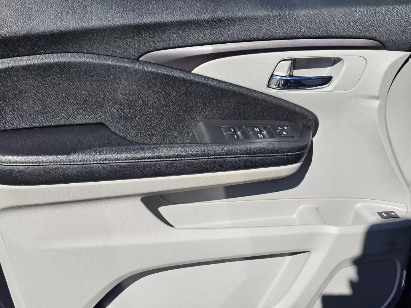 2016 Honda Pilot EX-L (5FNYF5H76GB) with an Other engine, located at 521 Old Farm Lane Rd, Prattville, AL, 36066, (334) 325-1505, 32.482460, -86.416367 - Are you ready to elevate your family's adventures in comfort and style? Look no further than this stunning 2016 Honda Pilot EX-L, available now at Gils Auto in Prattville, AL! With its spacious interior and advanced features, this SUV is perfect for growing families or anyone looking to tackle weeke - Photo#8