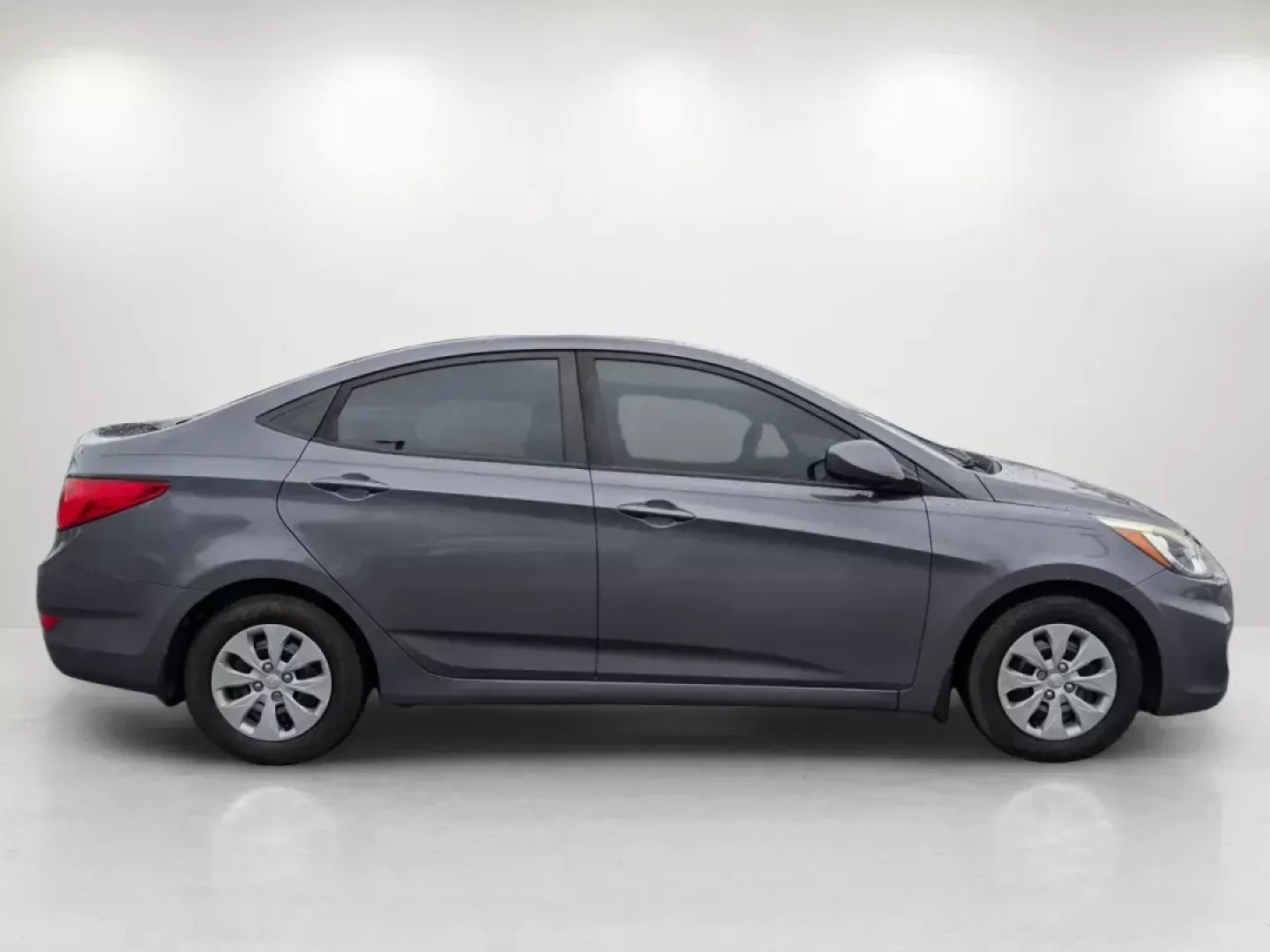 2016 /Gray Hyundai Accent SE (KMHCT4AE2GU) with an Regular Unleaded I-4 1.6 L/97 engine, 6-Speed Automatic w/OD transmission, located at 3959 U.S. 80 W, Phenix City, AL, 36870, (334) 297-4885, 32.469296, -85.135185 - **Discover the Perfect Commuter Vehicle: 2016 Hyundai Accent SE at Gils Auto, Phenix City!**<br /> <br /> Are you looking for a reliable and budget-friendly vehicle that can keep up with your daily hustle? The 2016 Hyundai Accent SE is designed for individuals who prioritize efficiency and comfort, - Photo#4
