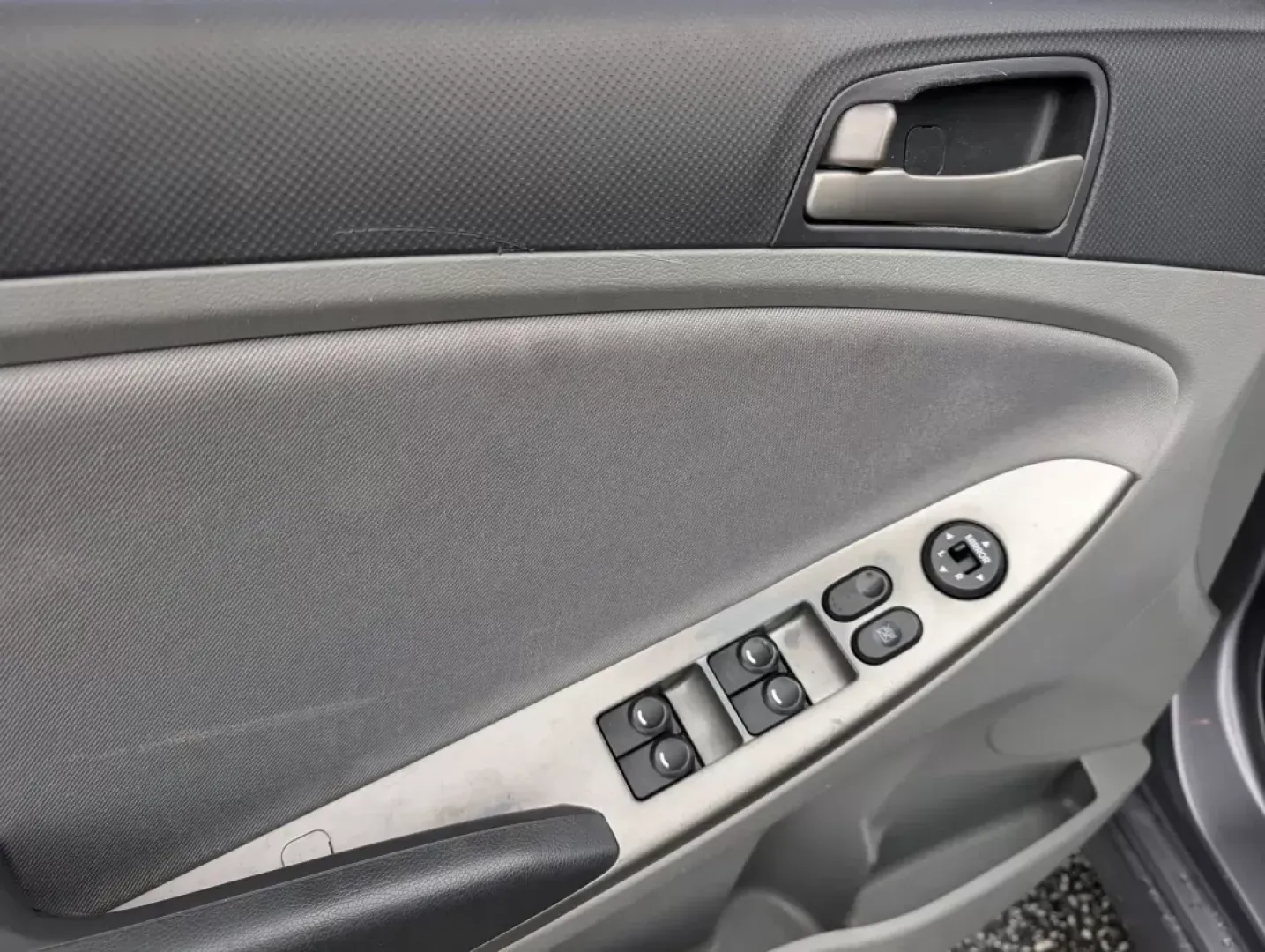 2016 /Gray Hyundai Accent SE (KMHCT4AE2GU) with an Regular Unleaded I-4 1.6 L/97 engine, 6-Speed Automatic w/OD transmission, located at 3959 U.S. 80 W, Phenix City, AL, 36870, (334) 297-4885, 32.469296, -85.135185 - **Discover the Perfect Commuter Vehicle: 2016 Hyundai Accent SE at Gils Auto, Phenix City!**<br /> <br /> Are you looking for a reliable and budget-friendly vehicle that can keep up with your daily hustle? The 2016 Hyundai Accent SE is designed for individuals who prioritize efficiency and comfort, - Photo#9
