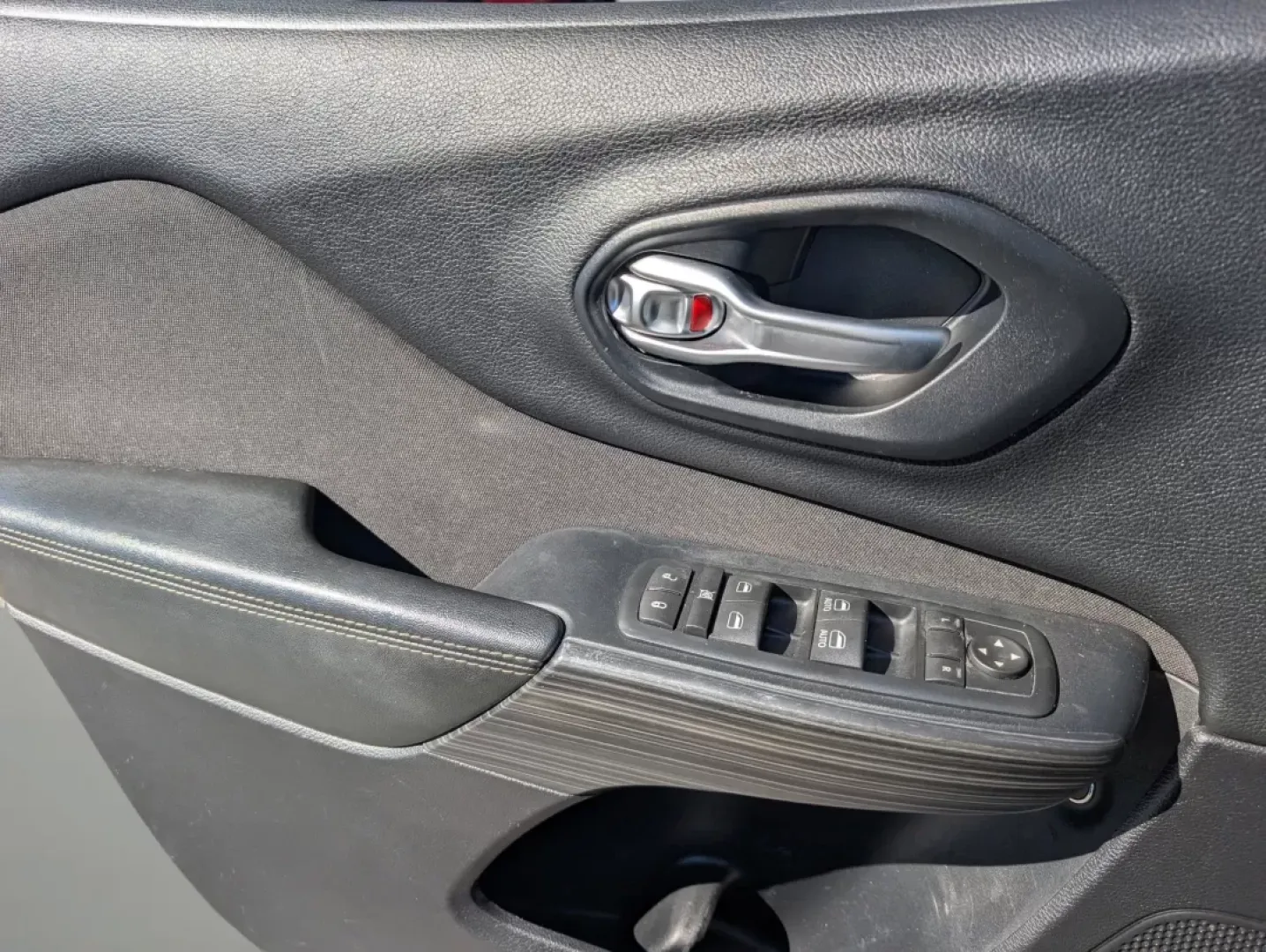 2016 /Black Jeep Cherokee Latitude (1C4PJMCB4GW) with an Other engine, located at 804 22nd Ave, Phenix City, AL, 36870, (334) 297-1860, 32.484749, -85.024475 - Experience the perfect blend of adventure and comfort with the 2016 Jeep Cherokee Latitude, designed for those who crave weekend getaways or daily commutes without compromise. Whether you're running errands around Phenix City or planning an exhilarating trip to nearby Lake Harding, this versatile cr - Photo#8