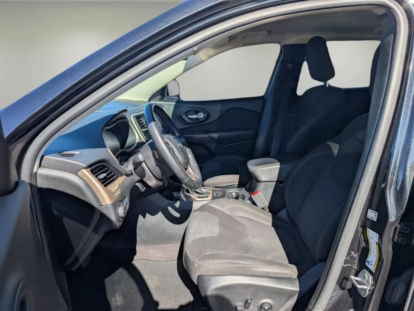 2016 /Black Jeep Cherokee Latitude (1C4PJMCB4GW) with an Other engine, located at 804 22nd Ave, Phenix City, AL, 36870, (334) 297-1860, 32.484749, -85.024475 - Experience the perfect blend of adventure and comfort with the 2016 Jeep Cherokee Latitude, designed for those who crave weekend getaways or daily commutes without compromise. Whether you're running errands around Phenix City or planning an exhilarating trip to nearby Lake Harding, this versatile cr - Photo#9