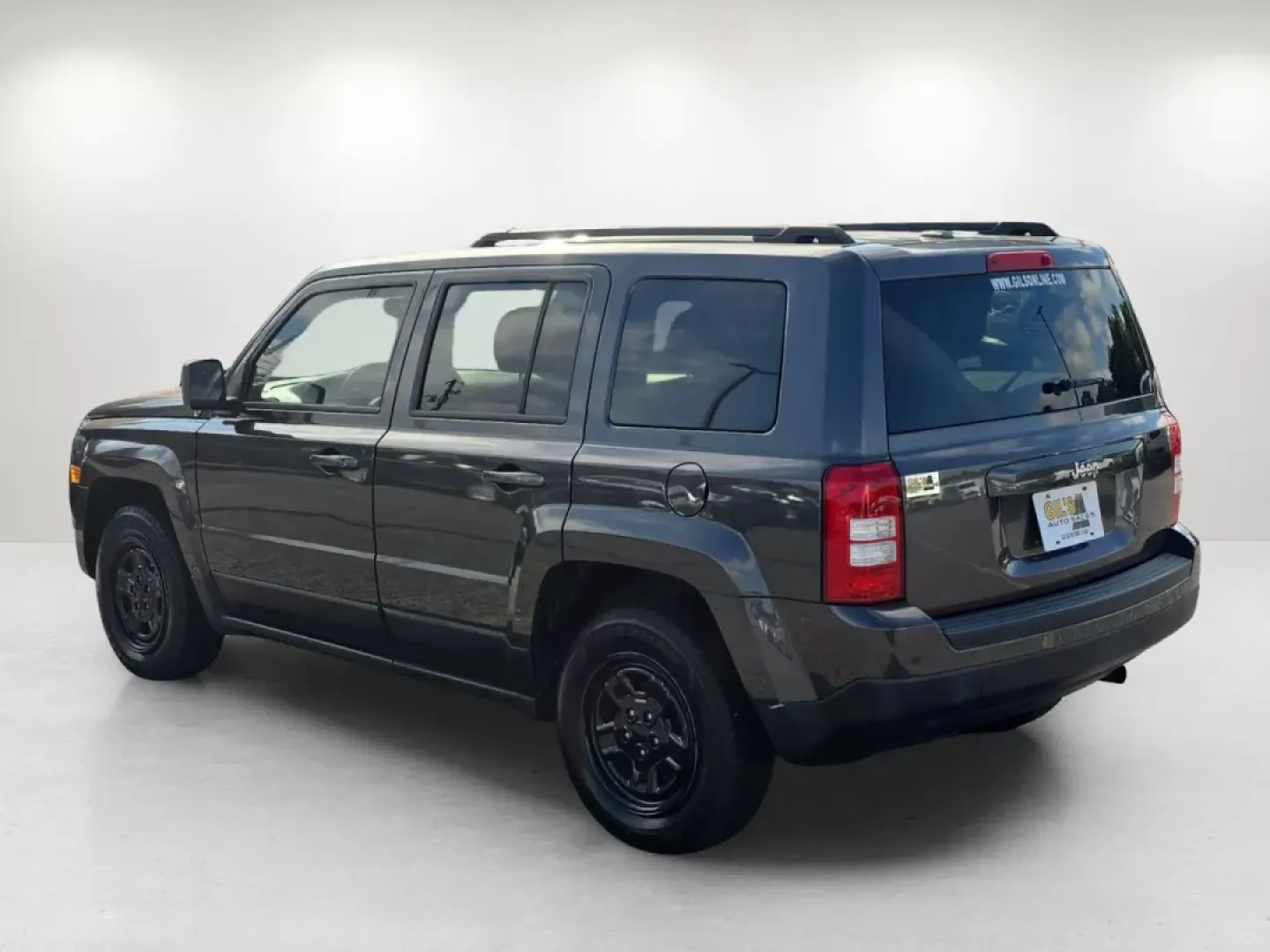 2016 /Dark Slate Gray Jeep Patriot Sport (1C4NJPBA2GD) with an Other engine, located at 804 22nd Ave, Phenix City, AL, 36870, (334) 297-1860, 32.484749, -85.024475 - Elevate your adventures with the unbeatable 2016 Jeep Patriot Sport, now available at Gils Auto in Phenix City, Alabama! This versatile SUV is perfect for weekend getaways, family road trips, or navigating your daily commute with ease. With its spacious interior and rugged build, the Jeep Patriot is - Photo#4