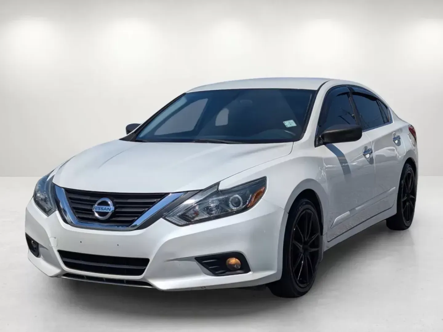 2016 /Charcoal Nissan Altima 2.5 SR (1N4AL3AP8GC) with an Regular Unleaded I-4 2.5 L/152 engine, 1-Speed CVT w/OD transmission, located at 7000 Northlake Connector, Columbus, GA, 31904, (706) 987-8085, 32.524975, -84.978134 - 2016 Nissan Altima 2.5 SR - Photo#1