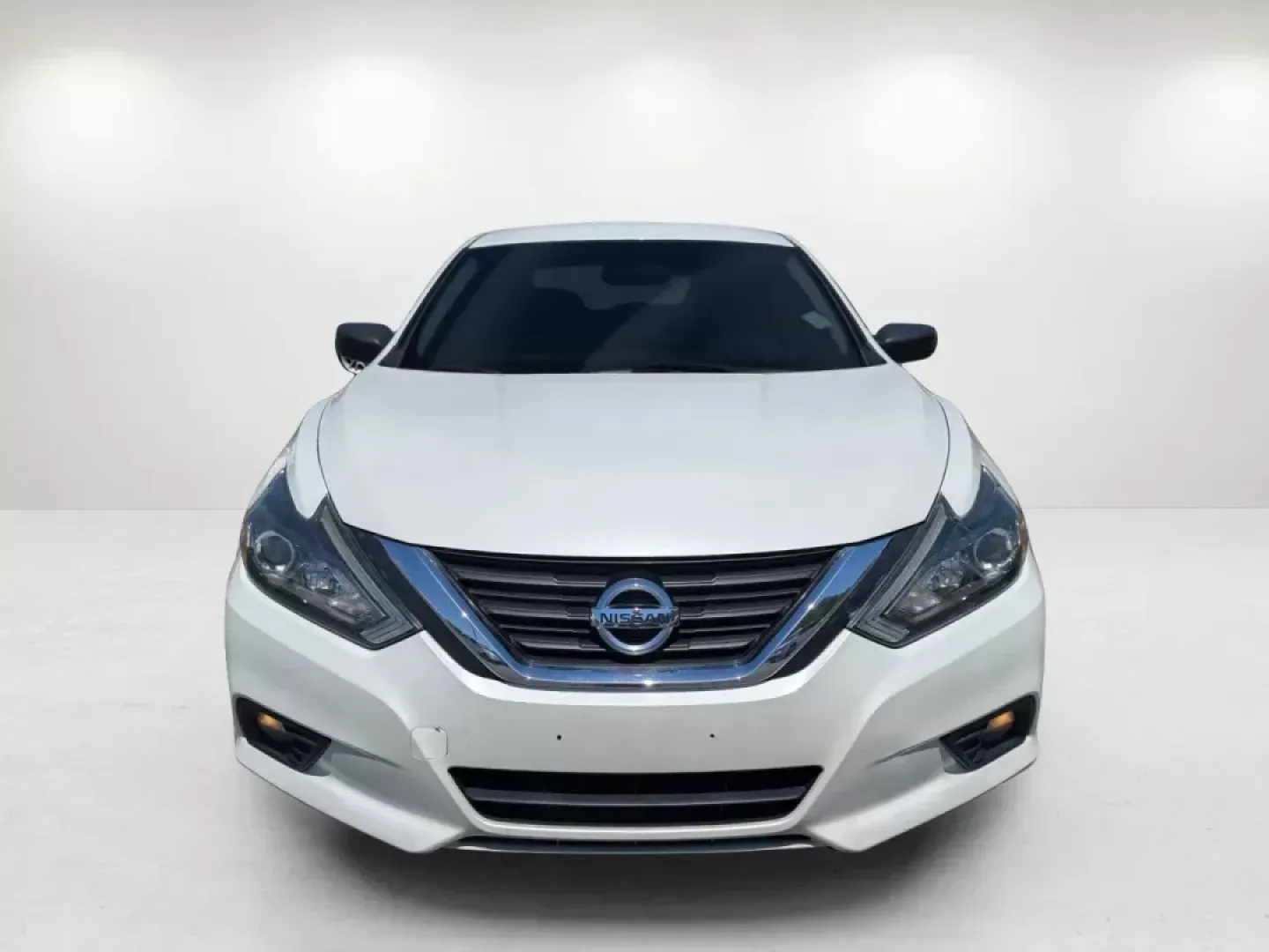 2016 /Charcoal Nissan Altima 2.5 SR (1N4AL3AP8GC) with an Regular Unleaded I-4 2.5 L/152 engine, 1-Speed CVT w/OD transmission, located at 7000 Northlake Connector, Columbus, GA, 31904, (706) 987-8085, 32.524975, -84.978134 - 2016 Nissan Altima 2.5 SR - Photo#2