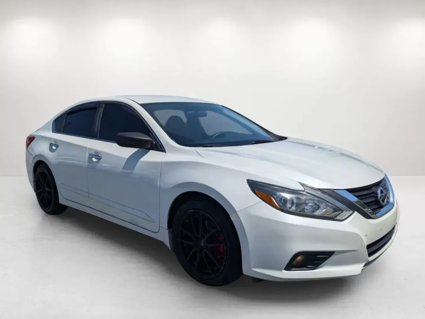 2016 /Charcoal Nissan Altima 2.5 SR (1N4AL3AP8GC) with an Regular Unleaded I-4 2.5 L/152 engine, 1-Speed CVT w/OD transmission, located at 7000 Northlake Connector, Columbus, GA, 31904, (706) 987-8085, 32.524975, -84.978134 - 2016 Nissan Altima 2.5 SR - Photo#3