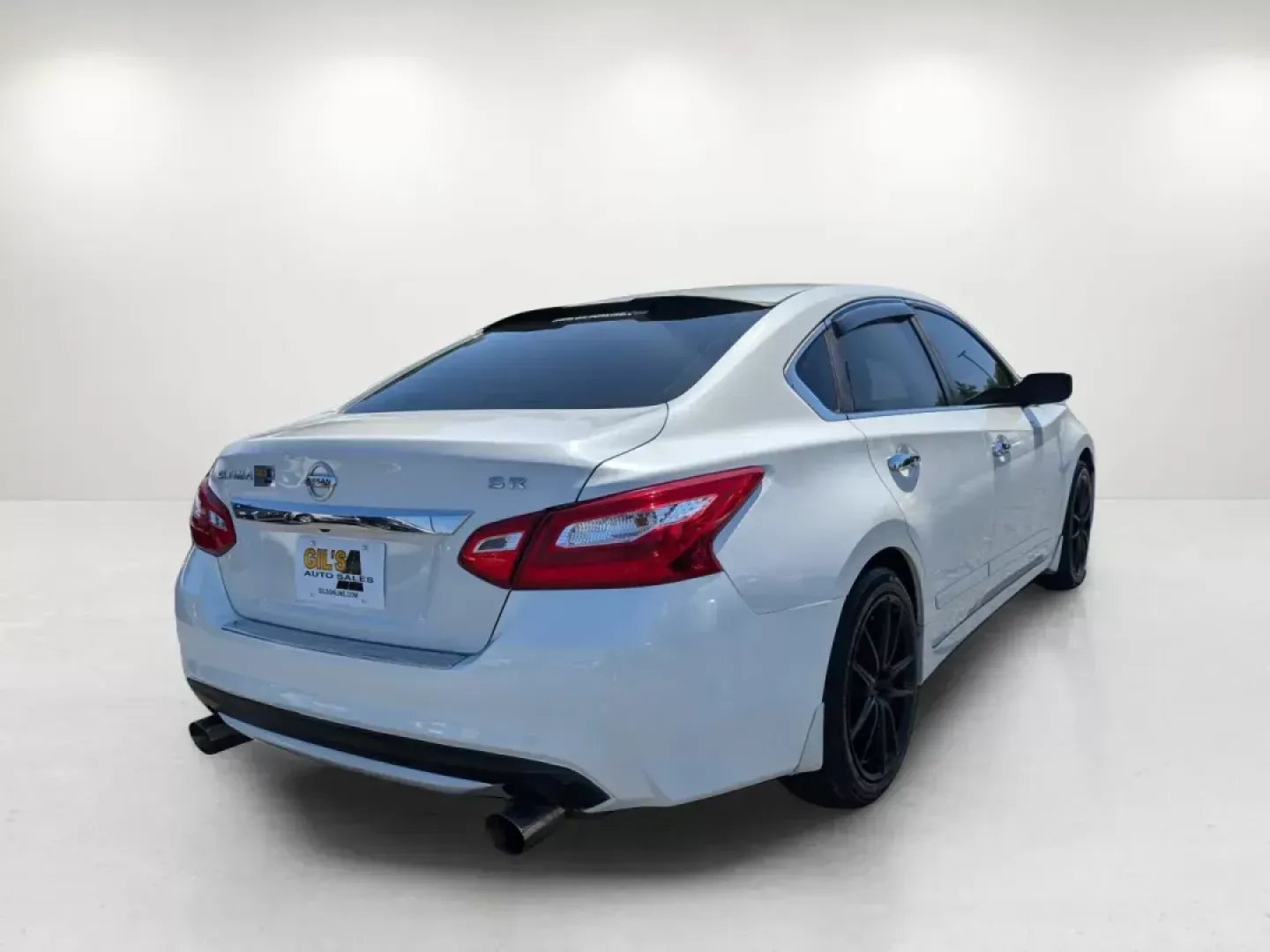 2016 /Charcoal Nissan Altima 2.5 SR (1N4AL3AP8GC) with an Regular Unleaded I-4 2.5 L/152 engine, 1-Speed CVT w/OD transmission, located at 7000 Northlake Connector, Columbus, GA, 31904, (706) 987-8085, 32.524975, -84.978134 - 2016 Nissan Altima 2.5 SR - Photo#5