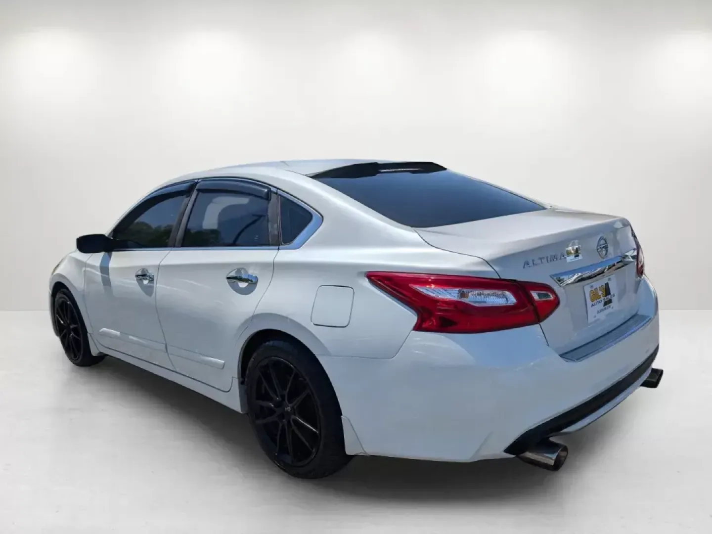 2016 /Charcoal Nissan Altima 2.5 SR (1N4AL3AP8GC) with an Regular Unleaded I-4 2.5 L/152 engine, 1-Speed CVT w/OD transmission, located at 7000 Northlake Connector, Columbus, GA, 31904, (706) 987-8085, 32.524975, -84.978134 - 2016 Nissan Altima 2.5 SR - Photo#7