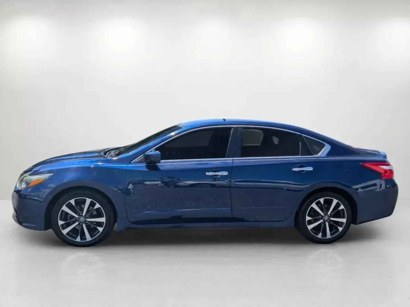2016 /Charcoal Nissan Altima 2.5 SR (1N4AL3AP1GC) with an Other engine, located at 804 22nd Ave, Phenix City, AL, 36870, (334) 297-1860, 32.484749, -85.024475 - **Unleash Your Adventurous Spirit with the 2016 Nissan Altima 2.5 SR - Perfect for Everyday Explorers!**<br /> <br /> Are you seeking a reliable and stylish sedan that can effortlessly complement your active lifestyle? Look no further than this stunning 2016 Nissan Altima 2.5 SR, available now at Gi - Photo#7