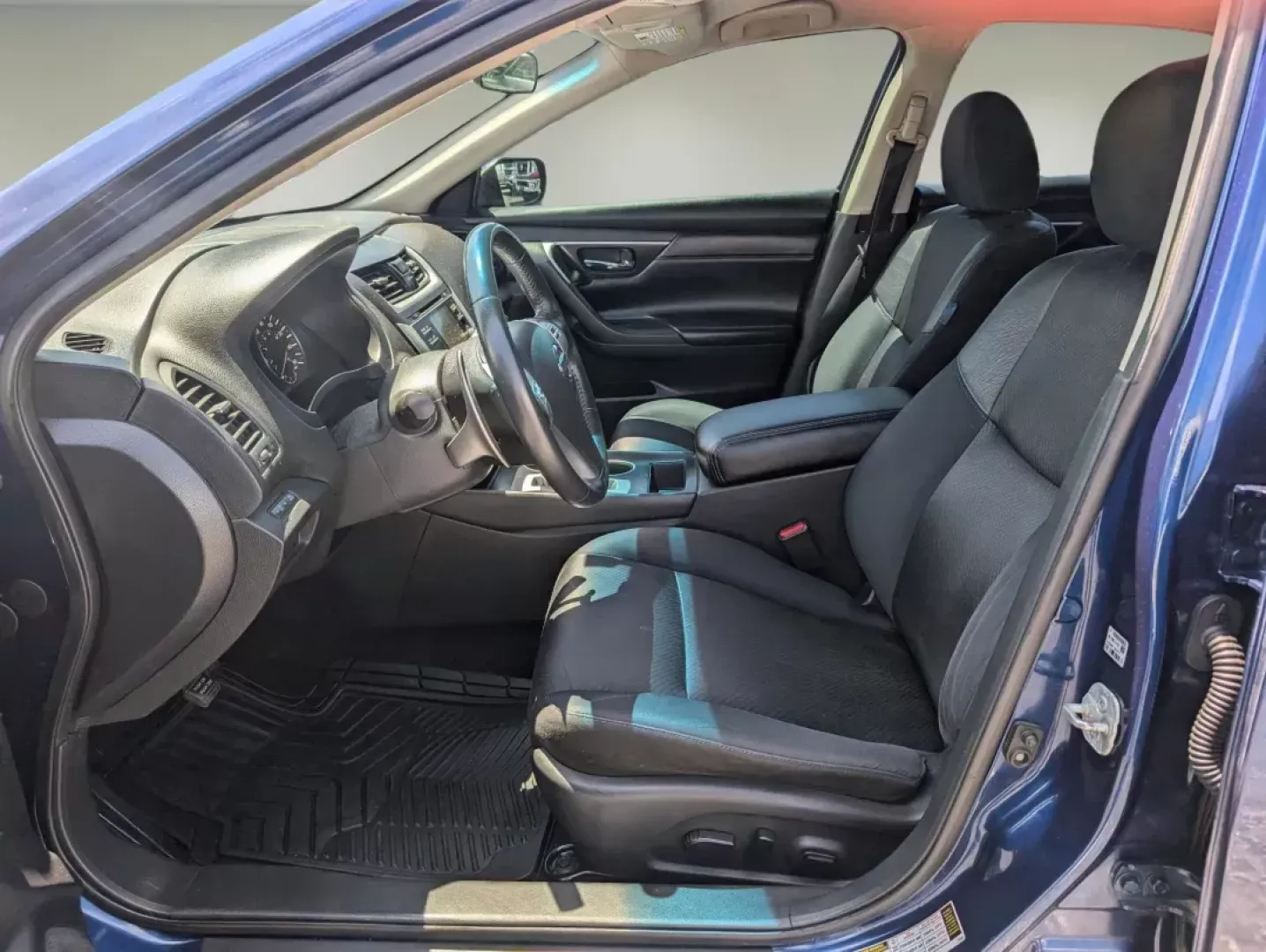 2016 /Charcoal Nissan Altima 2.5 SR (1N4AL3AP1GC) with an Other engine, located at 804 22nd Ave, Phenix City, AL, 36870, (334) 297-1860, 32.484749, -85.024475 - **Unleash Your Adventurous Spirit with the 2016 Nissan Altima 2.5 SR - Perfect for Everyday Explorers!**<br /> <br /> Are you seeking a reliable and stylish sedan that can effortlessly complement your active lifestyle? Look no further than this stunning 2016 Nissan Altima 2.5 SR, available now at Gi - Photo#9