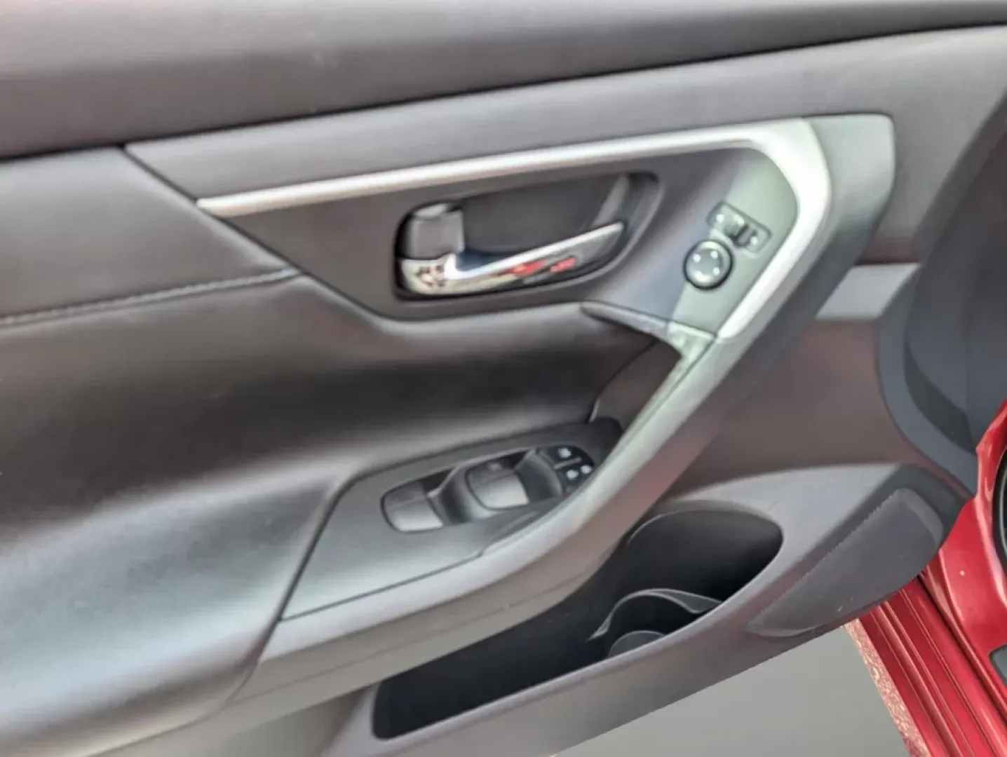 2016 /Charcoal Nissan Altima 2.5 SR (1N4AL3AP9GC) with an Other engine, located at 1430 Gateway Drive, Opelika, AL, 36801, (334) 239-0944, 32.637871, -85.409790 - Elevate your daily commute and weekend adventures with the 2016 Nissan Altima 2.5 SR, a sedan designed for those who crave a blend of style, comfort, and performance. Whether you're navigating busy city streets or embarking on a road trip, this vehicle is the perfect companion for your lifestyle in - Photo#8