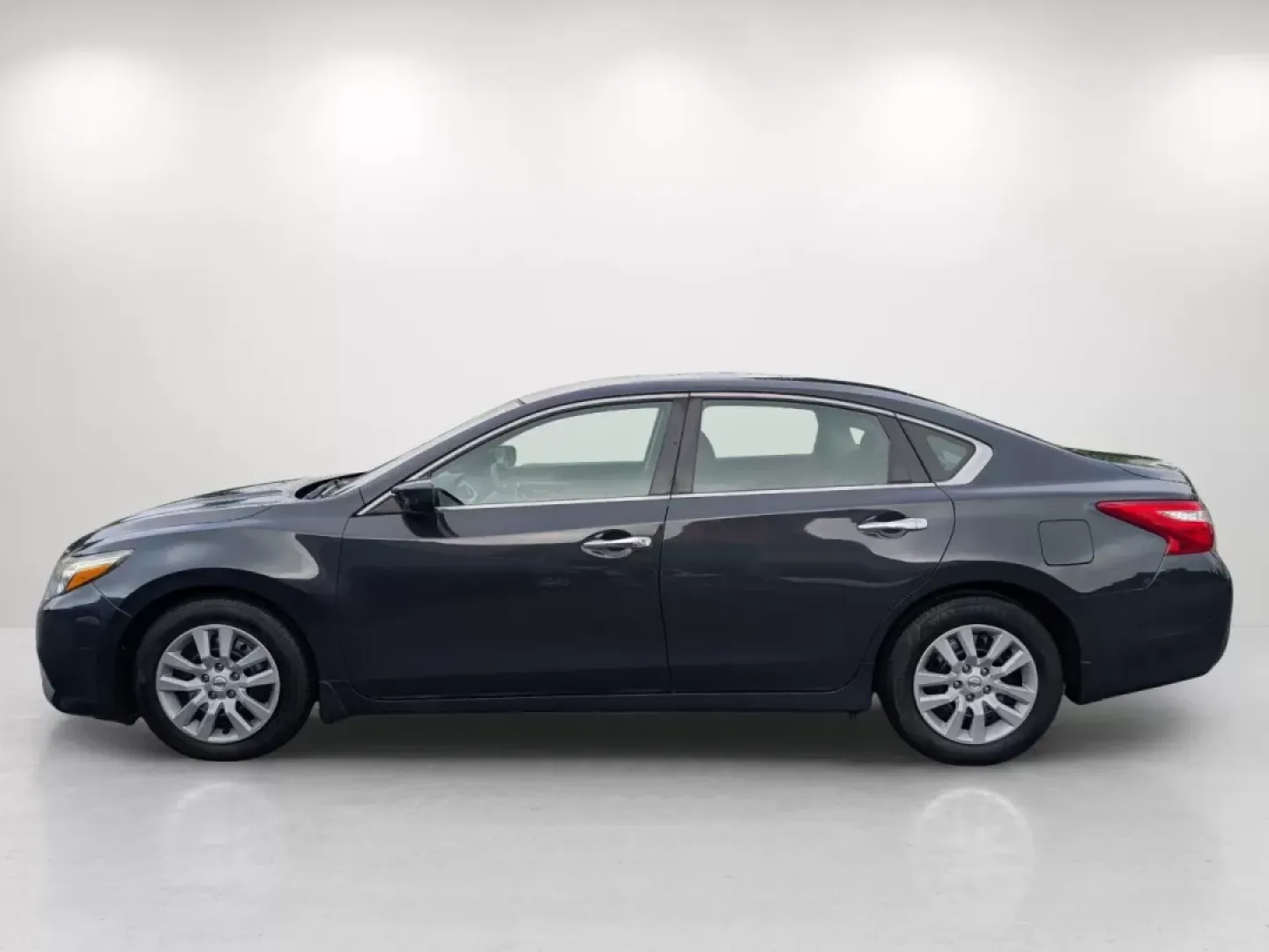 2016 /Charcoal Nissan Altima 2.5 S (1N4AL3AP4GC) with an Other engine, located at 7000 Northlake Connector, Columbus, GA, 31904, (706) 987-8085, 32.524975, -84.978134 - **Discover Your Next Adventure with the 2016 Nissan Altima at Gils Auto - Phenix City!**<br /> <br /> Are you a growing family looking for a reliable sedan that can handle daily commutes while providing comfort and style? Or perhaps you're a budget-conscious buyer searching for a vehicle with guaran - Photo#8