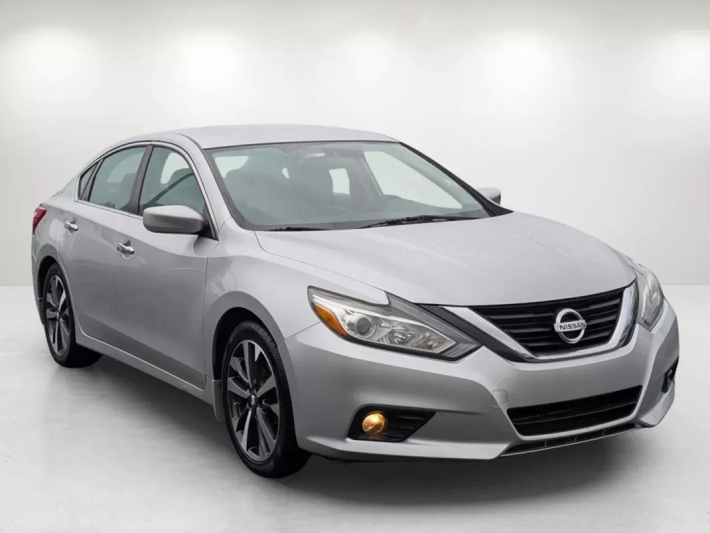 2016 /Charcoal Nissan Altima 2.5 SR (1N4AL3AP2GC) with an Other engine, located at 804 22nd Ave, Phenix City, AL, 36870, (334) 297-1860, 32.484749, -85.024475 - **Cruise in Style with the 2016 Nissan Altima 2.5 SR: Perfect for Your Daily Commute and Weekend Getaways!**<br /> <br /> Are you searching for a vehicle that effortlessly blends style, comfort, and efficiency? Look no further than this sleek 2016 Nissan Altima 2.5 SR, available now at Gils Auto in - Photo#2