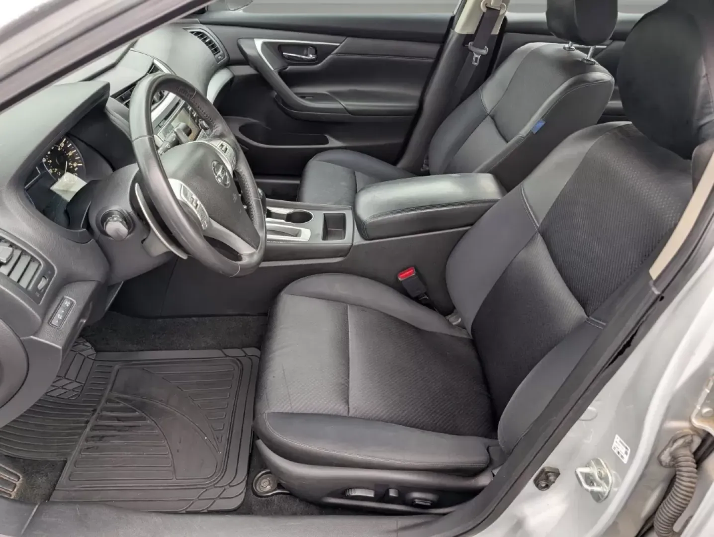 2016 /Charcoal Nissan Altima 2.5 SR (1N4AL3AP2GC) with an Other engine, located at 804 22nd Ave, Phenix City, AL, 36870, (334) 297-1860, 32.484749, -85.024475 - **Cruise in Style with the 2016 Nissan Altima 2.5 SR: Perfect for Your Daily Commute and Weekend Getaways!**<br /> <br /> Are you searching for a vehicle that effortlessly blends style, comfort, and efficiency? Look no further than this sleek 2016 Nissan Altima 2.5 SR, available now at Gils Auto in - Photo#10