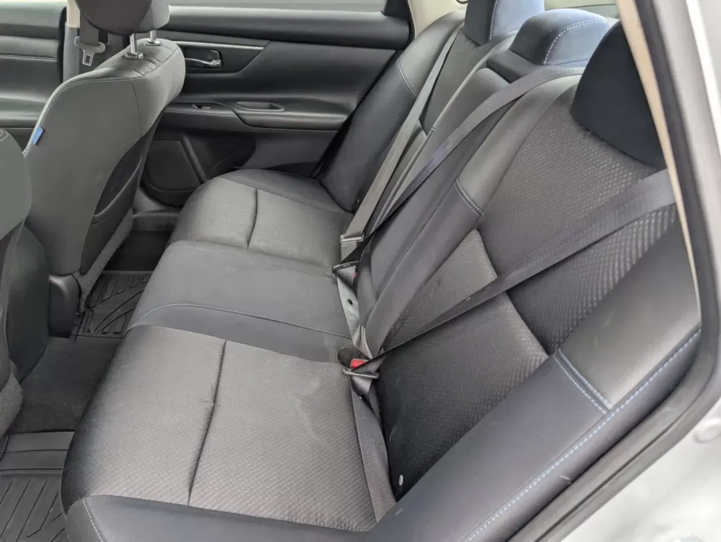 2016 /Charcoal Nissan Altima 2.5 SR (1N4AL3AP2GC) with an Other engine, located at 804 22nd Ave, Phenix City, AL, 36870, (334) 297-1860, 32.484749, -85.024475 - **Cruise in Style with the 2016 Nissan Altima 2.5 SR: Perfect for Your Daily Commute and Weekend Getaways!**<br /> <br /> Are you searching for a vehicle that effortlessly blends style, comfort, and efficiency? Look no further than this sleek 2016 Nissan Altima 2.5 SR, available now at Gils Auto in - Photo#11