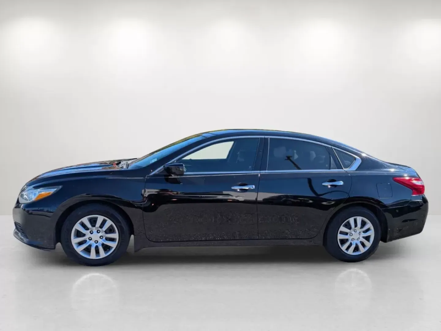 2016 /Charcoal Nissan Altima 2.5 S (1N4AL3AP3GC) with an Other engine, located at 5115 14th Ave., Columbus, GA, 31904, (706) 323-0345, 32.511494, -84.971046 - Experience a new level of driving with the 2016 Nissan Altima 2.5 S, a blend of style, reliability, and comfort-ideal for both daily commutes and weekend getaways. Whether you're a growing family navigating the bustling streets of Phenix City or a budget-conscious buyer searching for low down paymen - Photo#7