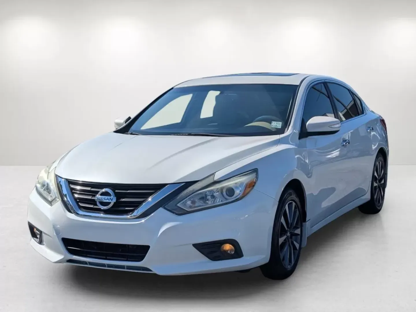 2016 /Beige Nissan Altima 2.5 SV (1N4AL3AP2GC) with an Other engine, located at 3959 U.S. 80 W, Phenix City, AL, 36870, (334) 297-4885, 32.469296, -85.135185 - Discover your next ride at Gils Auto in Phenix City, AL, where adventure meets affordability! If you're in the market for a reliable, comfortable sedan that's perfect for daily commutes or family trips, the 2016 Nissan Altima 2.5 SV is the vehicle you've been looking for. With its sleek Pearl White - Photo#1