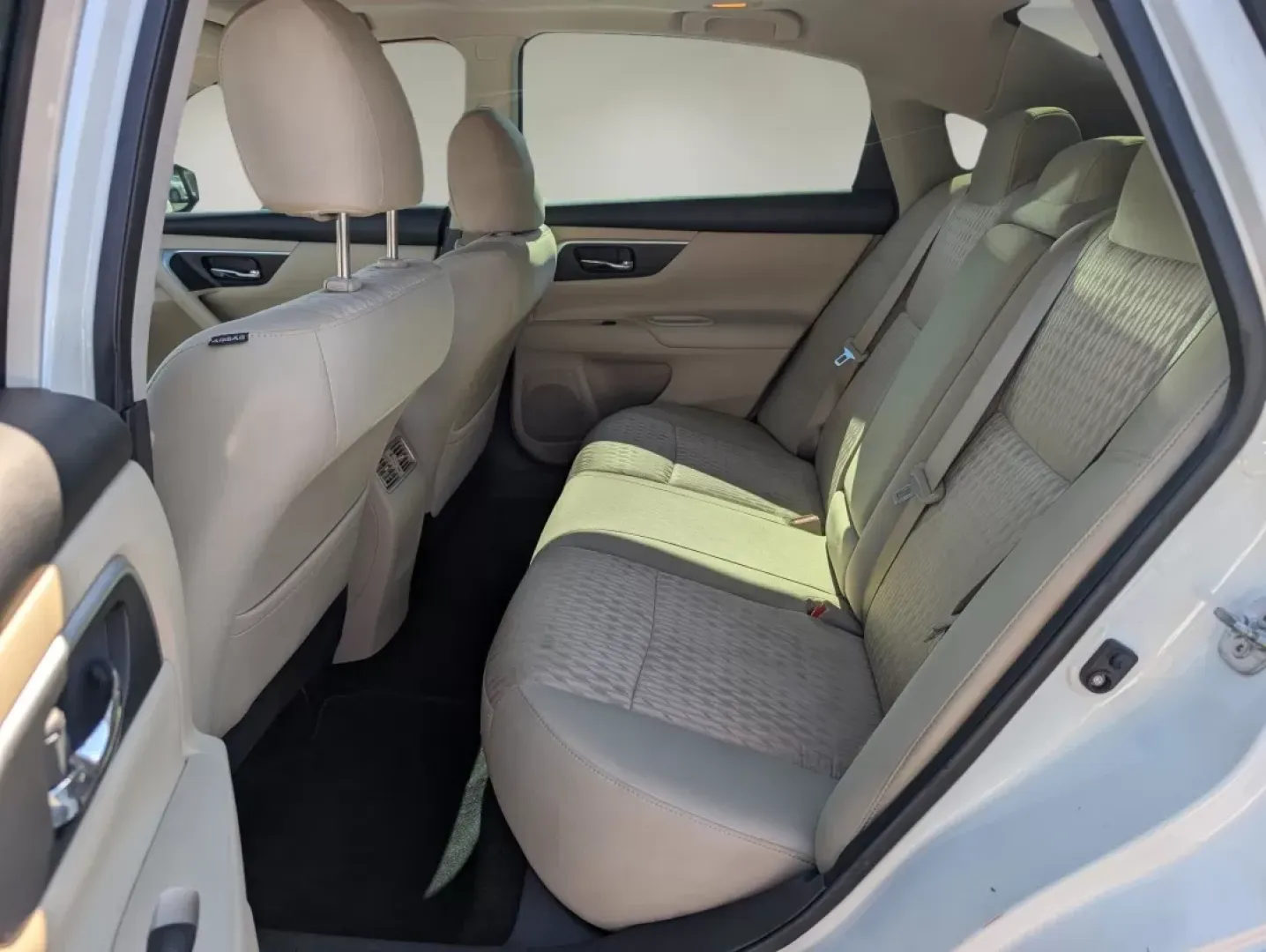 2016 /Beige Nissan Altima 2.5 SV (1N4AL3AP2GC) with an Other engine, located at 3959 U.S. 80 W, Phenix City, AL, 36870, (334) 297-4885, 32.469296, -85.135185 - Discover your next ride at Gils Auto in Phenix City, AL, where adventure meets affordability! If you're in the market for a reliable, comfortable sedan that's perfect for daily commutes or family trips, the 2016 Nissan Altima 2.5 SV is the vehicle you've been looking for. With its sleek Pearl White - Photo#10