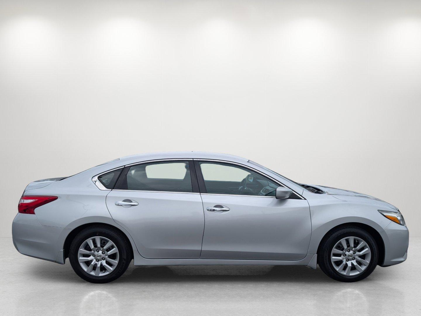 2016 /Charcoal Nissan Altima 2.5 S (1N4AL3AP9GN) with an Regular Unleaded I-4 2.5 L/152 engine, 1-Speed CVT w/OD transmission, located at 804 22nd Ave, Phenix City, AL, 36870, (334) 297-1860, 32.484749, -85.024475 - 2016 Nissan Altima 2.5 S - Photo#3