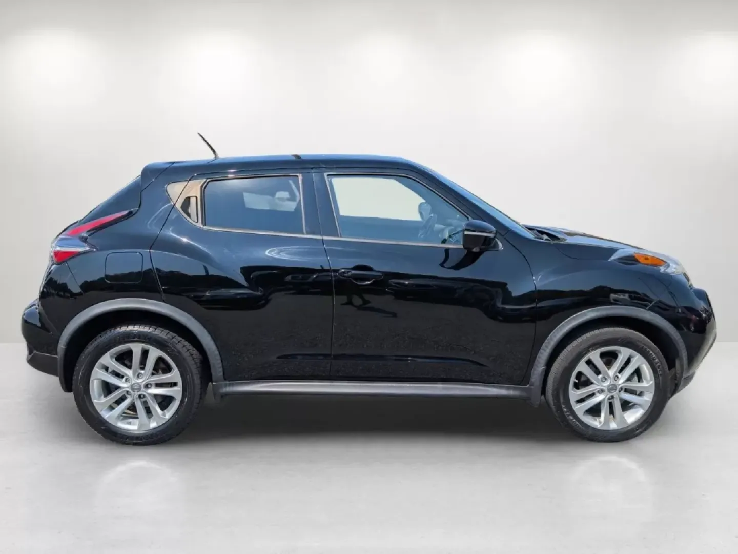 2016 /Black Nissan Juke SL (JN8AF5MR9GT) with an Other engine, located at 5115 14th Ave., Columbus, GA, 31904, (706) 323-0345, 32.511494, -84.971046 - ### Your Perfect Adventure Awaits: 2016 Nissan Juke SL at Gils Auto in Phenix City, AL<br /> <br /> Ready for your next journey? Whether you're embarking on daily commutes or planning weekend getaways, the 2016 Nissan Juke SL is designed for those who crave a dynamic lifestyle. With its sporty exter - Photo#3