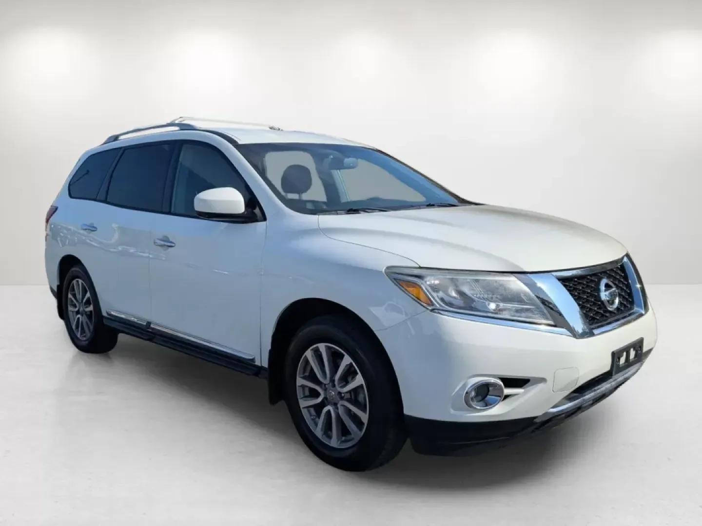 2016 /Charcoal Nissan Pathfinder SL (5N1AR2MM5GC) with an Other engine, located at 3959 U.S. 80 W, Phenix City, AL, 36870, (334) 297-4885, 32.469296, -85.135185 - Discover the perfect vehicle for your next family adventure with the 2016 Nissan Pathfinder SL, now available at Gils Auto in Phenix City, AL. Designed for growing families and weekend explorers alike, this SUV offers spacious comfort, advanced technology, and reliable performance, making it an idea - Photo#3