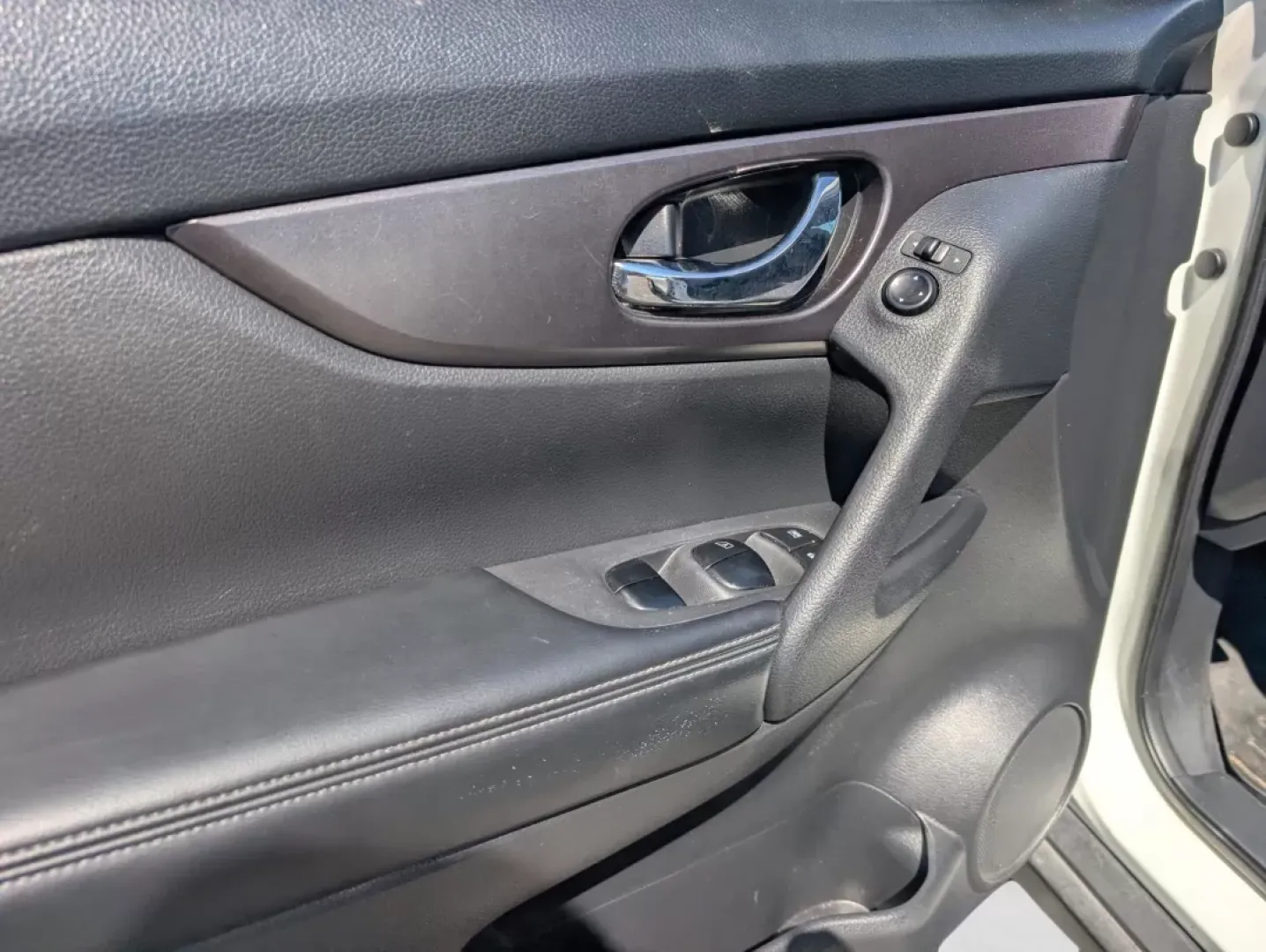 2016 /Charcoal Nissan Rogue SV (KNMAT2MV2GP) with an Other engine, located at 521 Old Farm Lane Rd, Prattville, AL, 36066, (334) 325-1505, 32.482460, -86.416367 - **Unleash Your Adventurous Spirit with the 2016 Nissan Rogue SV AWD at Gils Auto - Phenix City!**<br /> <br /> If you're looking for a versatile SUV that perfectly balances comfort and performance for your active lifestyle, the 2016 Nissan Rogue SV AWD is your ideal match! Whether you're navigating - Photo#8