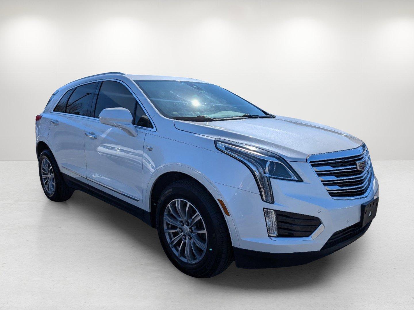 2017 Crystal White Tricoat /Sahara Beige Cadillac XT5 Luxury FWD (1GYKNBRS7HZ) with an Gas V6 3.6L/222.6 engine, 8-Speed Automatic transmission, located at 804 22nd Ave, Phenix City, AL, 36870, (334) 297-1860, 32.484749, -85.024475 - 2017 Cadillac XT5 Luxury FWD - Photo#2