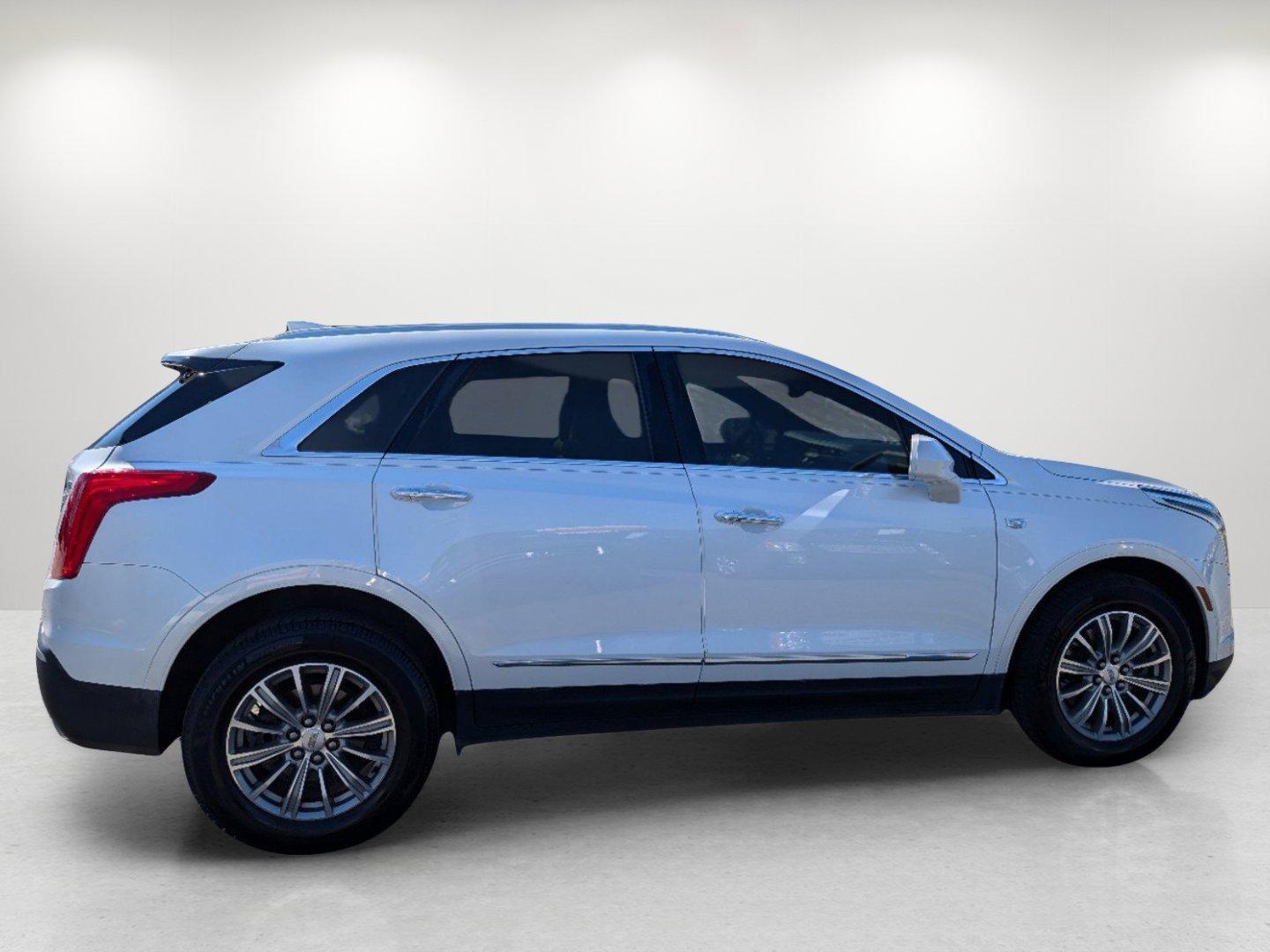 2017 Crystal White Tricoat /Sahara Beige Cadillac XT5 Luxury FWD (1GYKNBRS7HZ) with an Gas V6 3.6L/222.6 engine, 8-Speed Automatic transmission, located at 804 22nd Ave, Phenix City, AL, 36870, (334) 297-1860, 32.484749, -85.024475 - 2017 Cadillac XT5 Luxury FWD - Photo#3