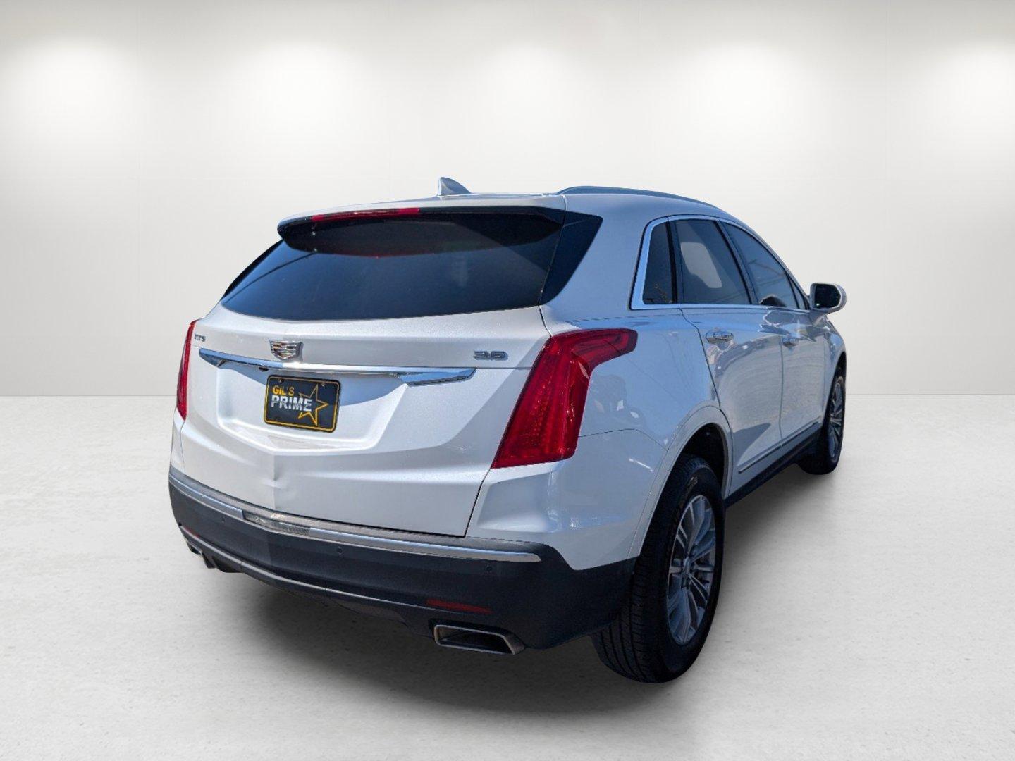 2017 Crystal White Tricoat /Sahara Beige Cadillac XT5 Luxury FWD (1GYKNBRS7HZ) with an Gas V6 3.6L/222.6 engine, 8-Speed Automatic transmission, located at 804 22nd Ave, Phenix City, AL, 36870, (334) 297-1860, 32.484749, -85.024475 - 2017 Cadillac XT5 Luxury FWD - Photo#4