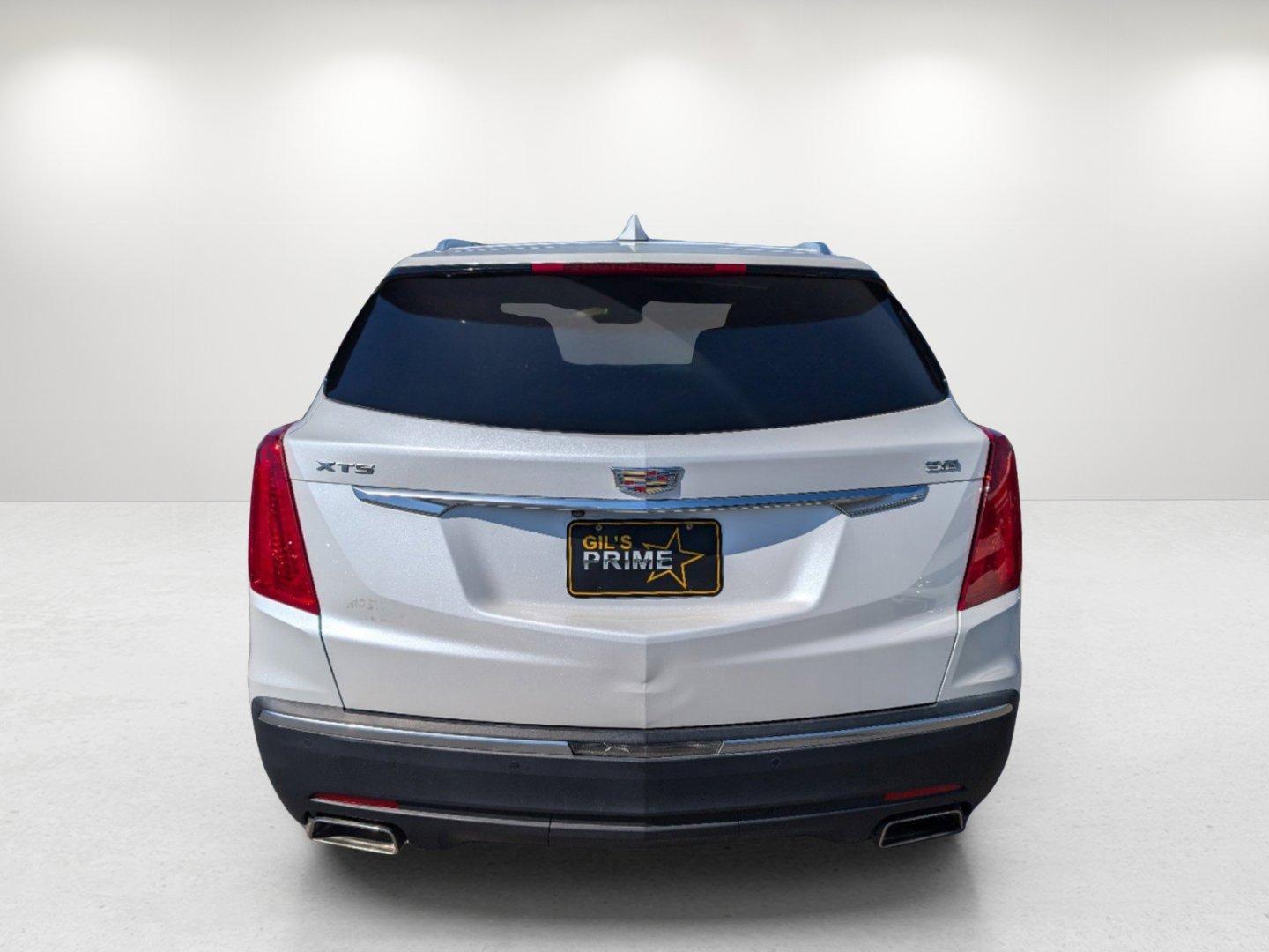 2017 Crystal White Tricoat /Sahara Beige Cadillac XT5 Luxury FWD (1GYKNBRS7HZ) with an Gas V6 3.6L/222.6 engine, 8-Speed Automatic transmission, located at 804 22nd Ave, Phenix City, AL, 36870, (334) 297-1860, 32.484749, -85.024475 - 2017 Cadillac XT5 Luxury FWD - Photo#5