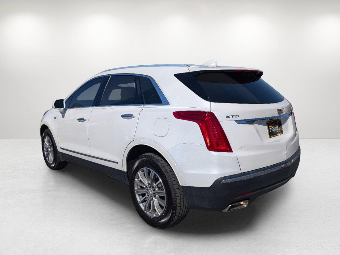 2017 Crystal White Tricoat /Sahara Beige Cadillac XT5 Luxury FWD (1GYKNBRS7HZ) with an Gas V6 3.6L/222.6 engine, 8-Speed Automatic transmission, located at 804 22nd Ave, Phenix City, AL, 36870, (334) 297-1860, 32.484749, -85.024475 - 2017 Cadillac XT5 Luxury FWD - Photo#6