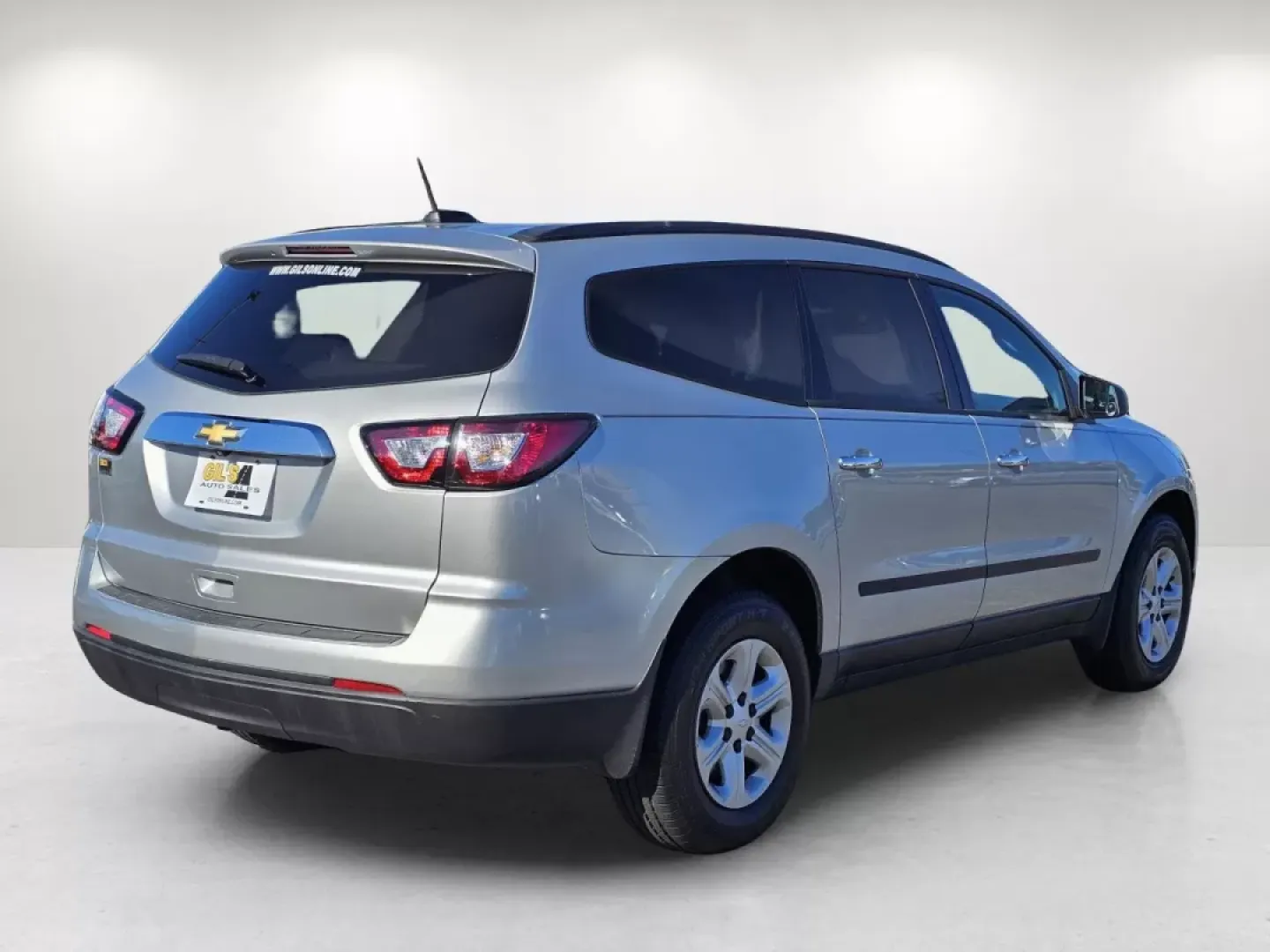 2017 /Dark Titanium/Light Titanium Chevrolet Traverse LS (1GNKRFED6HJ) with an Other engine, located at 7000 Northlake Connector, Columbus, GA, 31904, (706) 987-8085, 32.524975, -84.978134 - **Explore Your Next Adventure with the 2017 Chevrolet Traverse at Gils Auto!**<br /> <br /> Are you ready for family road trips, weekend adventures, or simply a reliable vehicle for daily commutes? Look no further than the 2017 Chevrolet Traverse LS, a versatile SUV that fits a variety of lifestyles - Photo#4