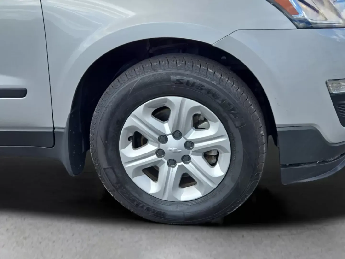 2017 /Dark Titanium/Light Titanium Chevrolet Traverse LS (1GNKRFED6HJ) with an Other engine, located at 521 Old Farm Lane Rd, Prattville, AL, 36066, (334) 325-1505, 32.482460, -86.416367 - **Explore the Open Road with the 2017 Chevrolet Traverse LS Perfect for Family Adventures!**<br /> <br /> If you're in search of a reliable and spacious SUV that fits your family's lifestyle, look no further than the 2017 Chevrolet Traverse LS available at Gils Auto in Prattville, AL. With its gene - Photo#3