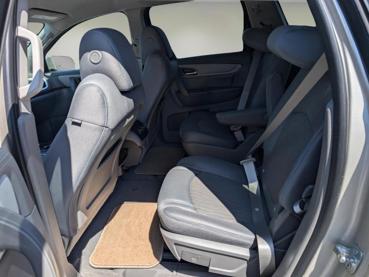2017 /Dark Titanium/Light Titanium Chevrolet Traverse LT (1GNKRGKDXHJ) with an Gas V6 3.6L/217 engine, 6-Speed Automatic transmission, located at 5115 14th Ave., Columbus, GA, 31904, (706) 323-0345, 32.511494, -84.971046 - 2017 Chevrolet Traverse LT - Photo#10