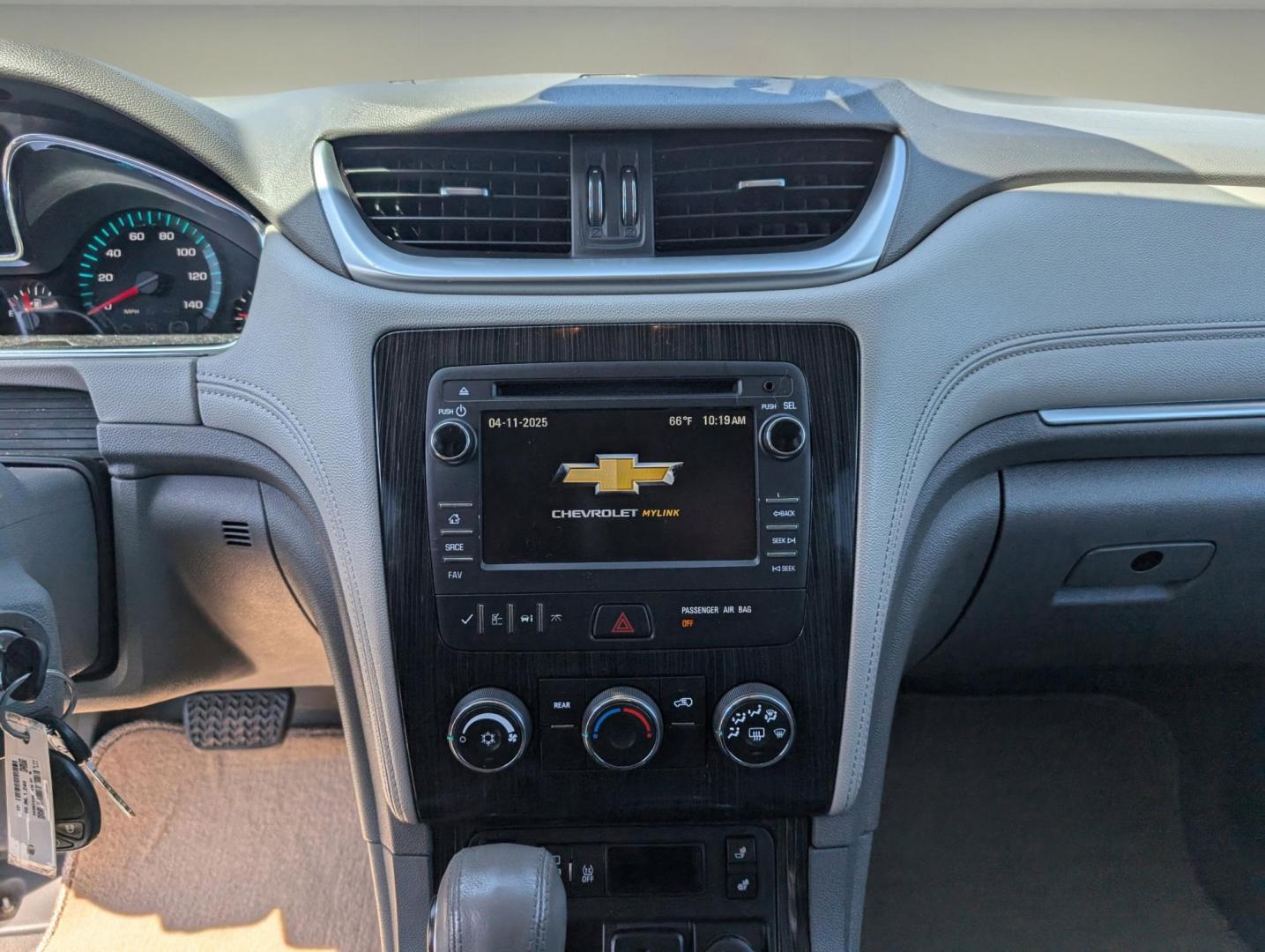 2017 /Dark Titanium/Light Titanium Chevrolet Traverse LT (1GNKRGKDXHJ) with an Gas V6 3.6L/217 engine, 6-Speed Automatic transmission, located at 5115 14th Ave., Columbus, GA, 31904, (706) 323-0345, 32.511494, -84.971046 - 2017 Chevrolet Traverse LT - Photo#14
