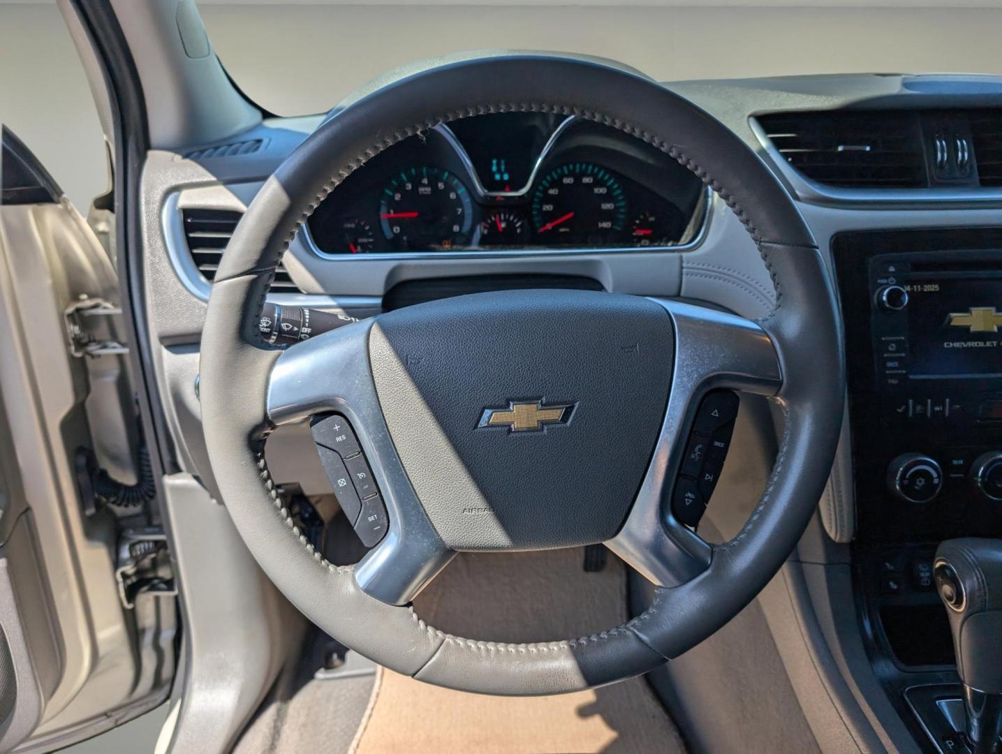2017 /Dark Titanium/Light Titanium Chevrolet Traverse LT (1GNKRGKDXHJ) with an Gas V6 3.6L/217 engine, 6-Speed Automatic transmission, located at 5115 14th Ave., Columbus, GA, 31904, (706) 323-0345, 32.511494, -84.971046 - 2017 Chevrolet Traverse LT - Photo#15