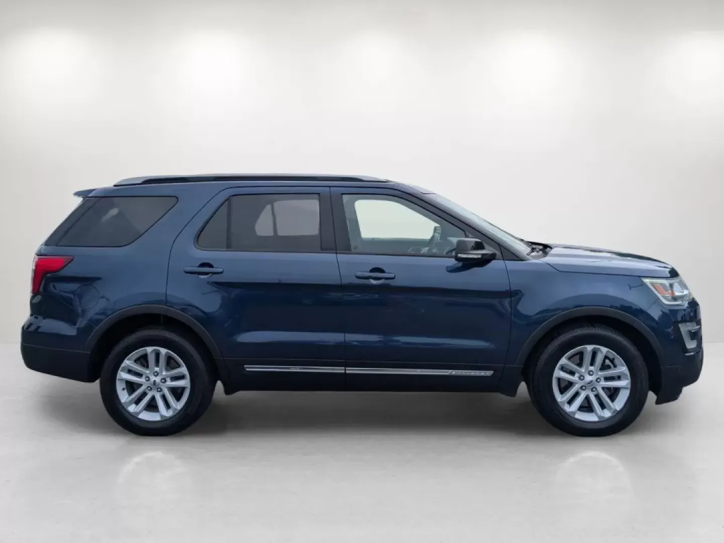 2017 Ford Explorer XLT (1FM5K7DH8HG) with an Other engine, located at 804 22nd Ave, Phenix City, AL, 36870, (334) 297-1860, 32.484749, -85.024475 - **Adventure Awaits with the 2017 Ford Explorer XLT at Gils Auto - Phenix City**<br /> <br /> Are you ready to elevate your family outings, weekend getaways, or daily commutes? The 2017 Ford Explorer XLT, available now at Gils Auto, is an outstanding choice for those seeking a versatile, spacious, an - Photo#3