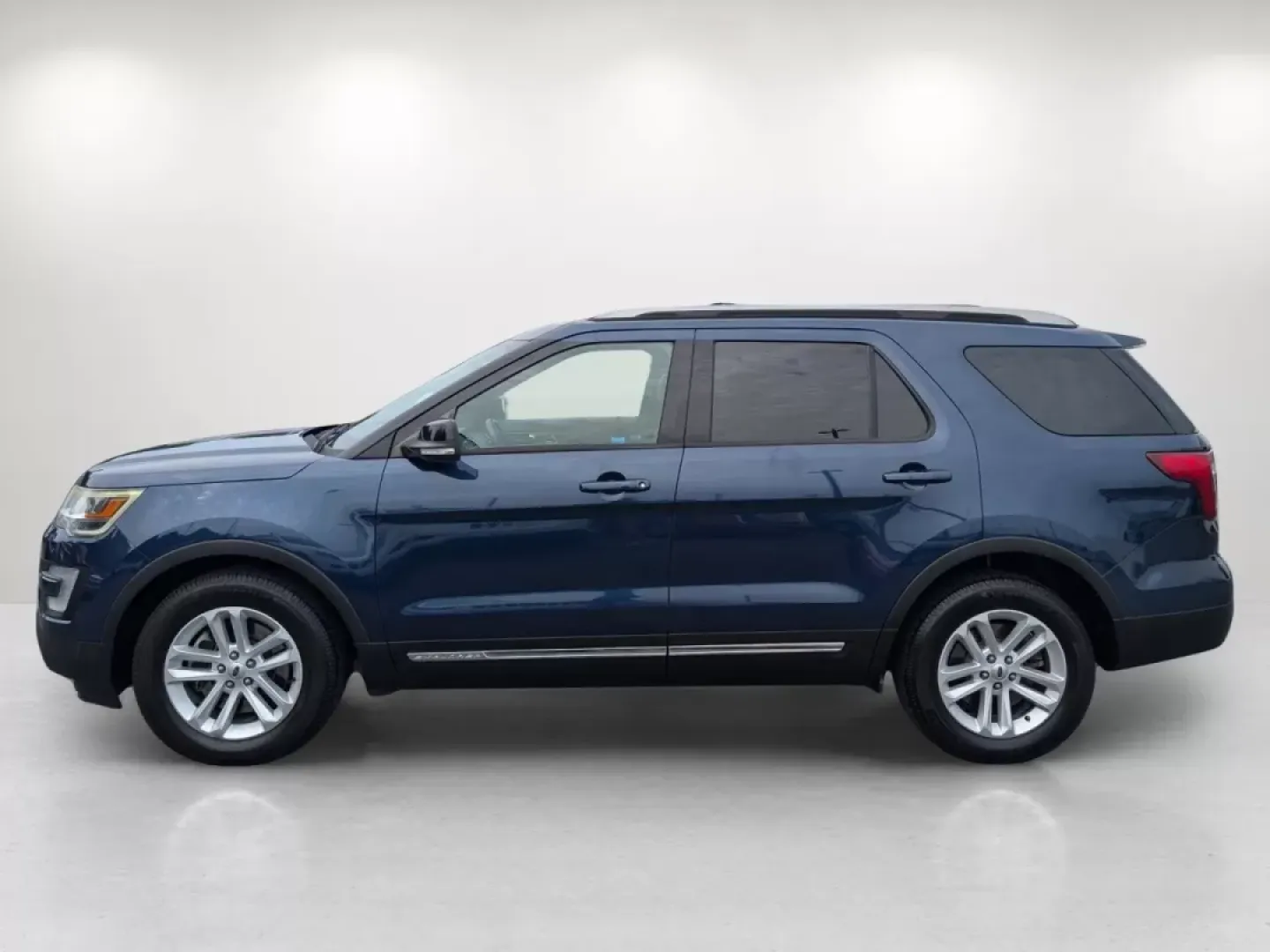 2017 Ford Explorer XLT (1FM5K7DH8HG) with an Other engine, located at 804 22nd Ave, Phenix City, AL, 36870, (334) 297-1860, 32.484749, -85.024475 - **Adventure Awaits with the 2017 Ford Explorer XLT at Gils Auto - Phenix City**<br /> <br /> Are you ready to elevate your family outings, weekend getaways, or daily commutes? The 2017 Ford Explorer XLT, available now at Gils Auto, is an outstanding choice for those seeking a versatile, spacious, an - Photo#7