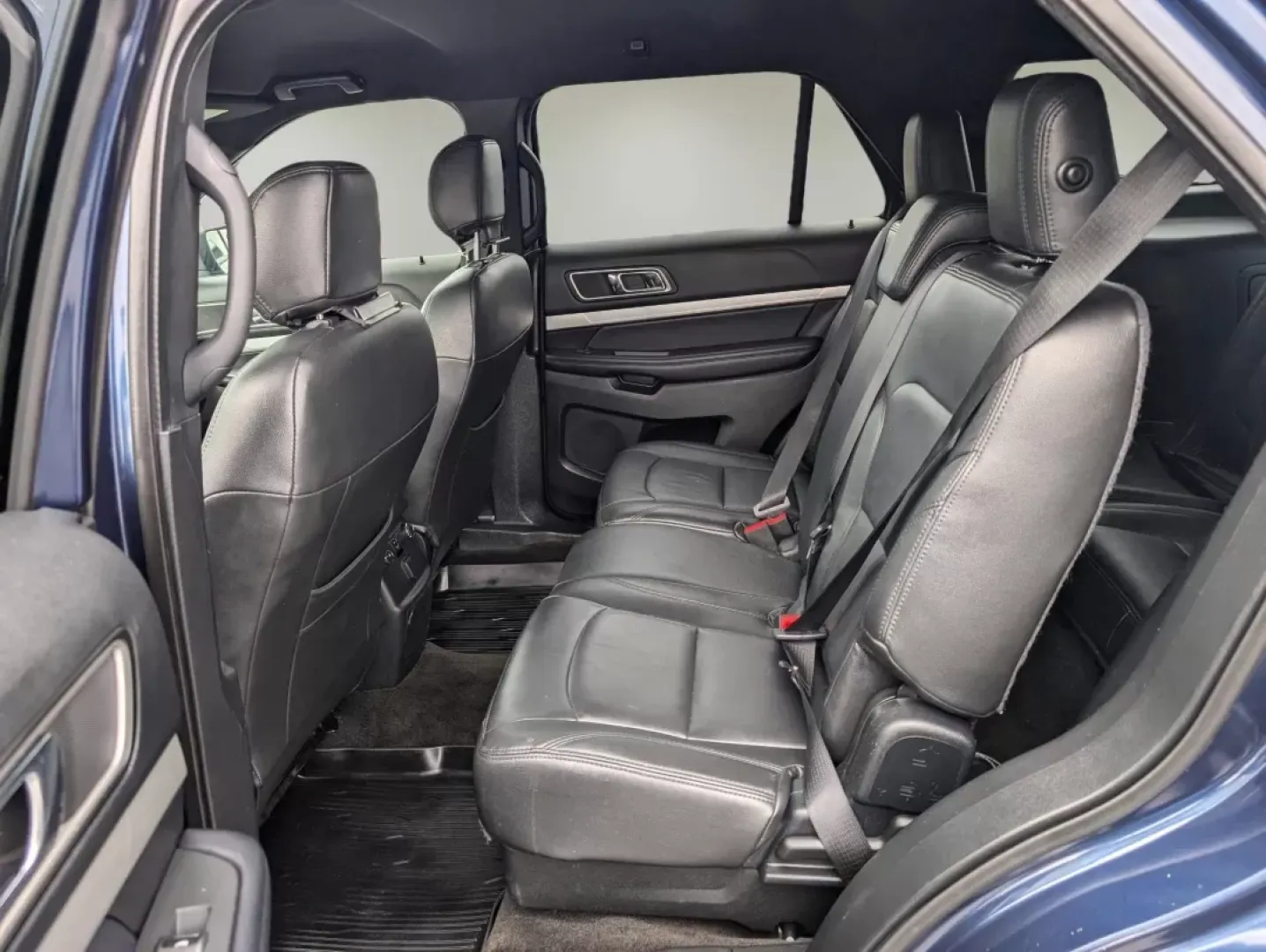2017 Ford Explorer XLT (1FM5K7DH8HG) with an Other engine, located at 804 22nd Ave, Phenix City, AL, 36870, (334) 297-1860, 32.484749, -85.024475 - **Adventure Awaits with the 2017 Ford Explorer XLT at Gils Auto - Phenix City**<br /> <br /> Are you ready to elevate your family outings, weekend getaways, or daily commutes? The 2017 Ford Explorer XLT, available now at Gils Auto, is an outstanding choice for those seeking a versatile, spacious, an - Photo#10