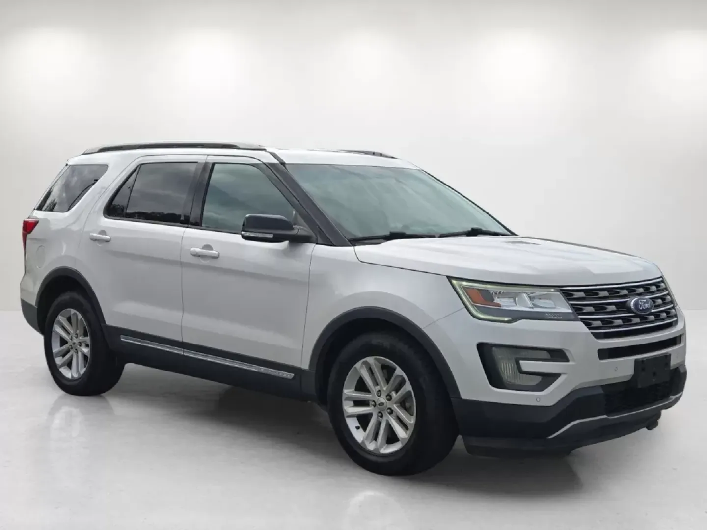 2017 Ford Explorer XLT (1FM5K7D84HG) with an Other engine, located at 5115 14th Ave., Columbus, GA, 31904, (706) 323-0345, 32.511494, -84.971046 - **Discover the 2017 Ford Explorer XLT: Your Perfect Adventure Companion!**<br /> <br /> Are you gearing up for family road trips or weekend getaways? The 2017 Ford Explorer XLT is designed to elevate your adventures, offering spacious comfort and advanced features that make every drive a pleasure. W - Photo#3