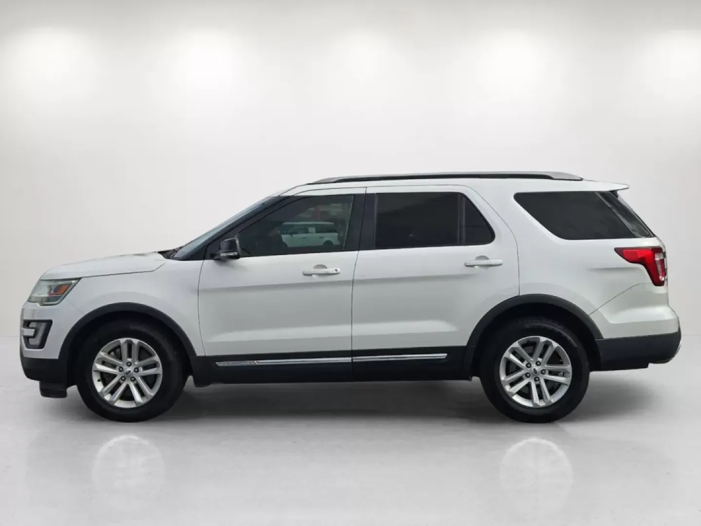 2017 Ford Explorer XLT (1FM5K7D84HG) with an Other engine, located at 5115 14th Ave., Columbus, GA, 31904, (706) 323-0345, 32.511494, -84.971046 - **Discover the 2017 Ford Explorer XLT: Your Perfect Adventure Companion!**<br /> <br /> Are you gearing up for family road trips or weekend getaways? The 2017 Ford Explorer XLT is designed to elevate your adventures, offering spacious comfort and advanced features that make every drive a pleasure. W - Photo#8