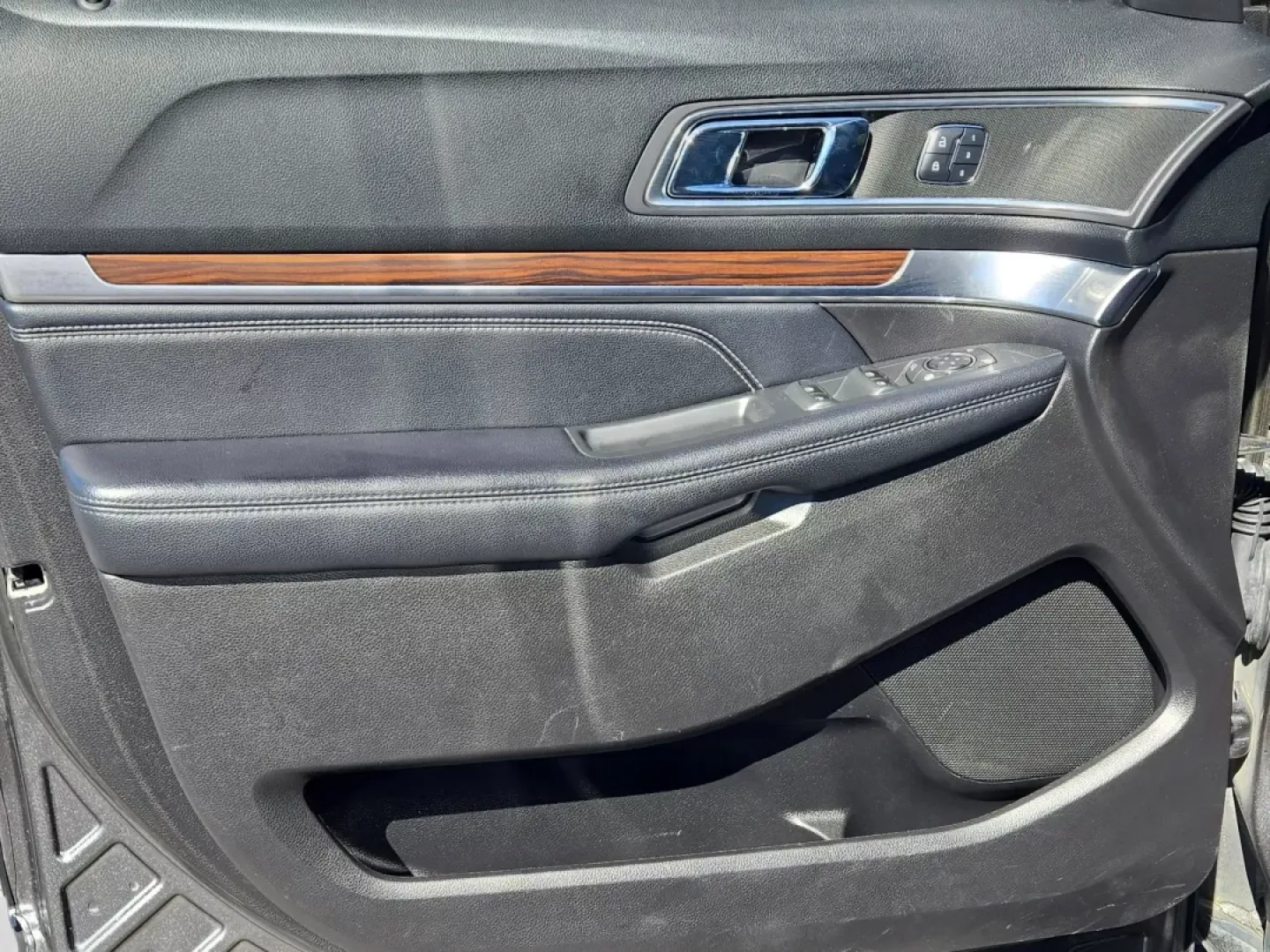 2017 Ford Explorer Limited (1FM5K7FH6HG) with an Other engine, located at 5115 14th Ave., Columbus, GA, 31904, (706) 323-0345, 32.511494, -84.971046 - Are you in the market for a versatile SUV that can keep up with your busy lifestyle? Look no further than the impressive 2017 Ford Explorer Limited, available now at Gils Auto in Phenix City, AL. This exceptional vehicle is perfect for growing families, weekend adventurers, and anyone who needs a re - Photo#9