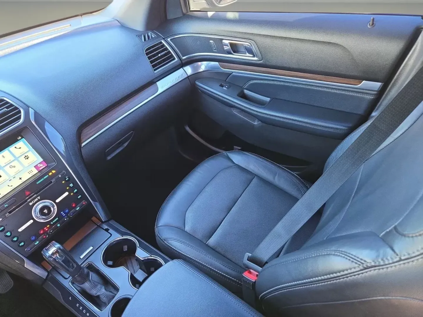 2017 Ford Explorer Limited (1FM5K7FH6HG) with an Other engine, located at 5115 14th Ave., Columbus, GA, 31904, (706) 323-0345, 32.511494, -84.971046 - Are you in the market for a versatile SUV that can keep up with your busy lifestyle? Look no further than the impressive 2017 Ford Explorer Limited, available now at Gils Auto in Phenix City, AL. This exceptional vehicle is perfect for growing families, weekend adventurers, and anyone who needs a re - Photo#15