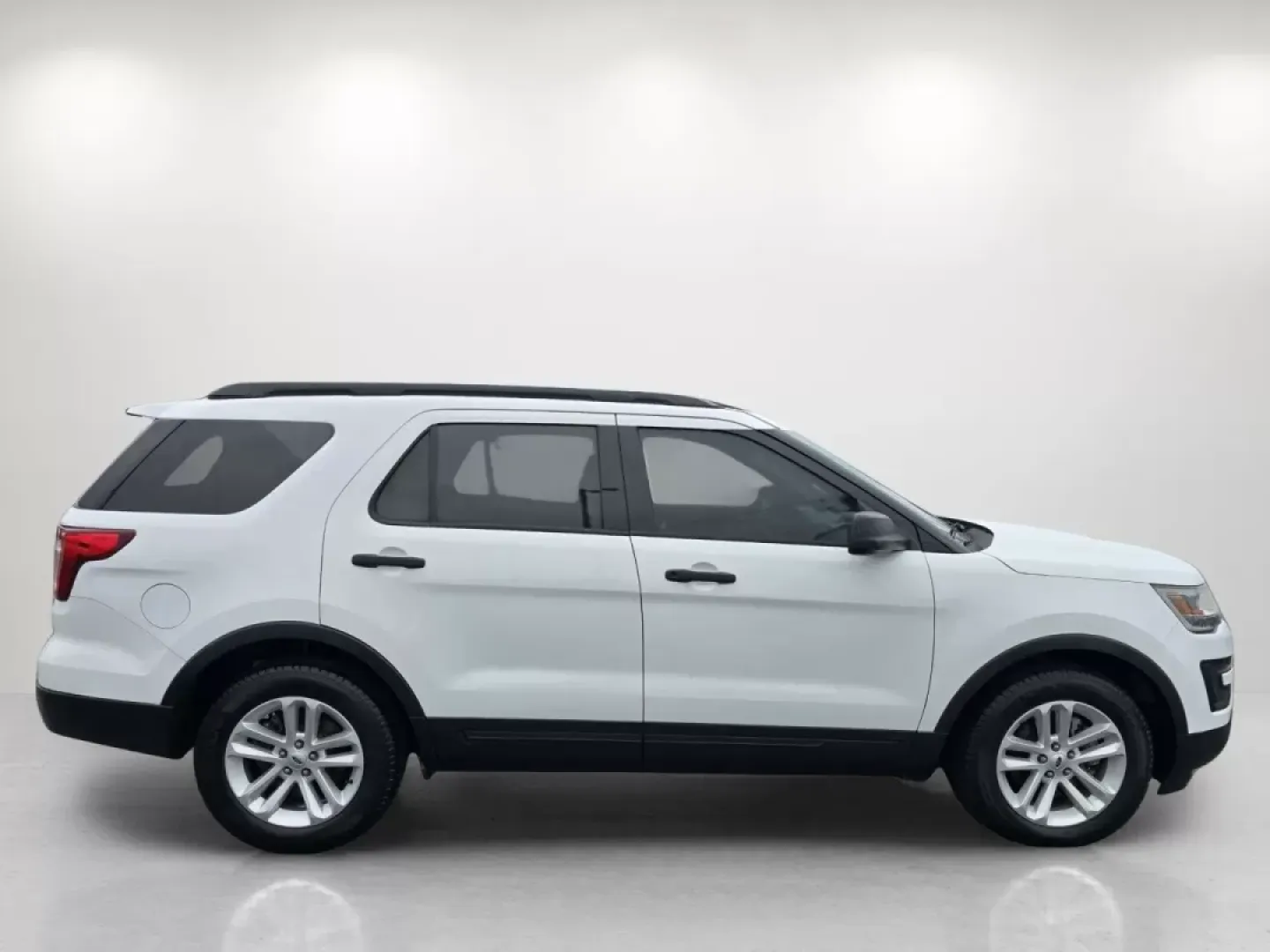 2017 Ford Explorer Base (1FM5K7B82HG) with an Other engine, located at 1430 Gateway Drive, Opelika, AL, 36801, (334) 239-0944, 32.637871, -85.409790 - **Unleash Adventure with the 2017 Ford Explorer at Gils Auto - Phenix City!**<br /> <br /> Are you ready to explore new horizons with your family or embark on thrilling weekend adventures? The 2017 Ford Explorer, available now at Gils Auto in Phenix City, AL, is the perfect vehicle to elevate your l - Photo#2