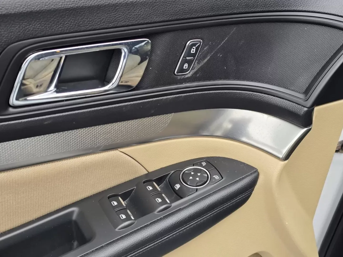 2017 Ford Explorer Base (1FM5K7B82HG) with an Other engine, located at 1430 Gateway Drive, Opelika, AL, 36801, (334) 239-0944, 32.637871, -85.409790 - **Unleash Adventure with the 2017 Ford Explorer at Gils Auto - Phenix City!**<br /> <br /> Are you ready to explore new horizons with your family or embark on thrilling weekend adventures? The 2017 Ford Explorer, available now at Gils Auto in Phenix City, AL, is the perfect vehicle to elevate your l - Photo#9