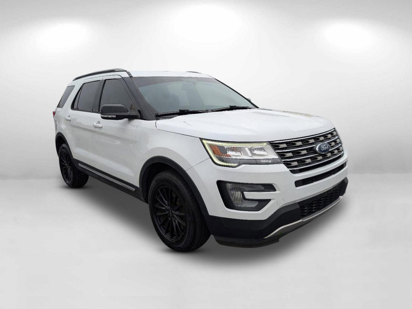 2017 Ford Explorer XLT (1FM5K8D82HG) with an Regular Unleaded V-6 3.5 L/213 engine, 6-Speed Automatic w/OD transmission, located at 804 22nd Ave, Phenix City, AL, 36870, (334) 297-1860, 32.484749, -85.024475 - 2017 Ford Explorer XLT - Photo#4