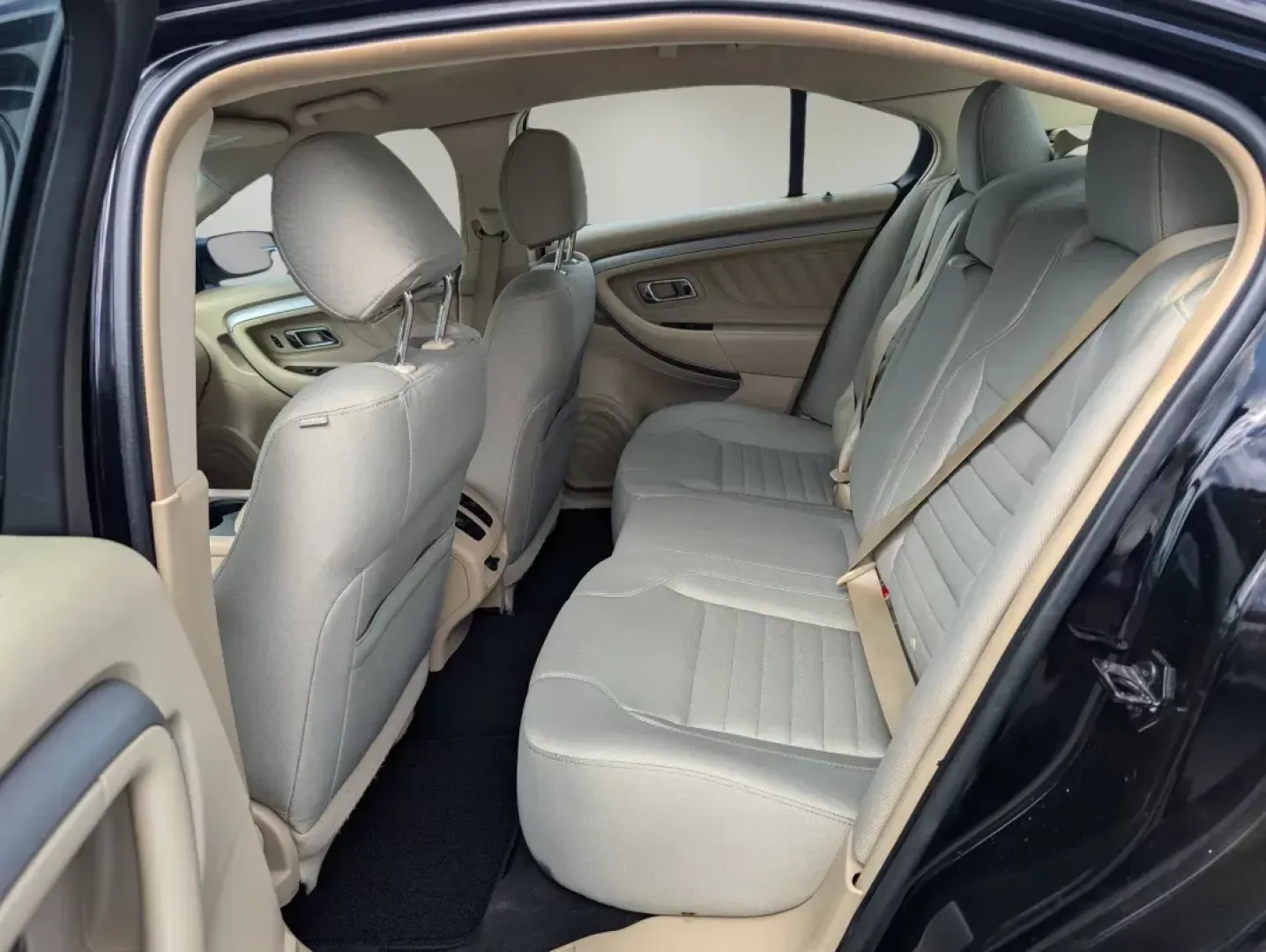 2017 Ford Taurus SE (1FAHP2D84HG) with an Other engine, located at 3959 U.S. 80 W, Phenix City, AL, 36870, (334) 297-4885, 32.469296, -85.135185 - **Experience Comfort and Reliability with the 2017 Ford Taurus SE at Gils Auto - Columbus #2!**<br /> <br /> Are you in search of a dependable sedan that seamlessly combines comfort, style, and affordability? Look no further than this stunning 2017 Ford Taurus SE, now available at Gils Auto - Columb - Photo#11