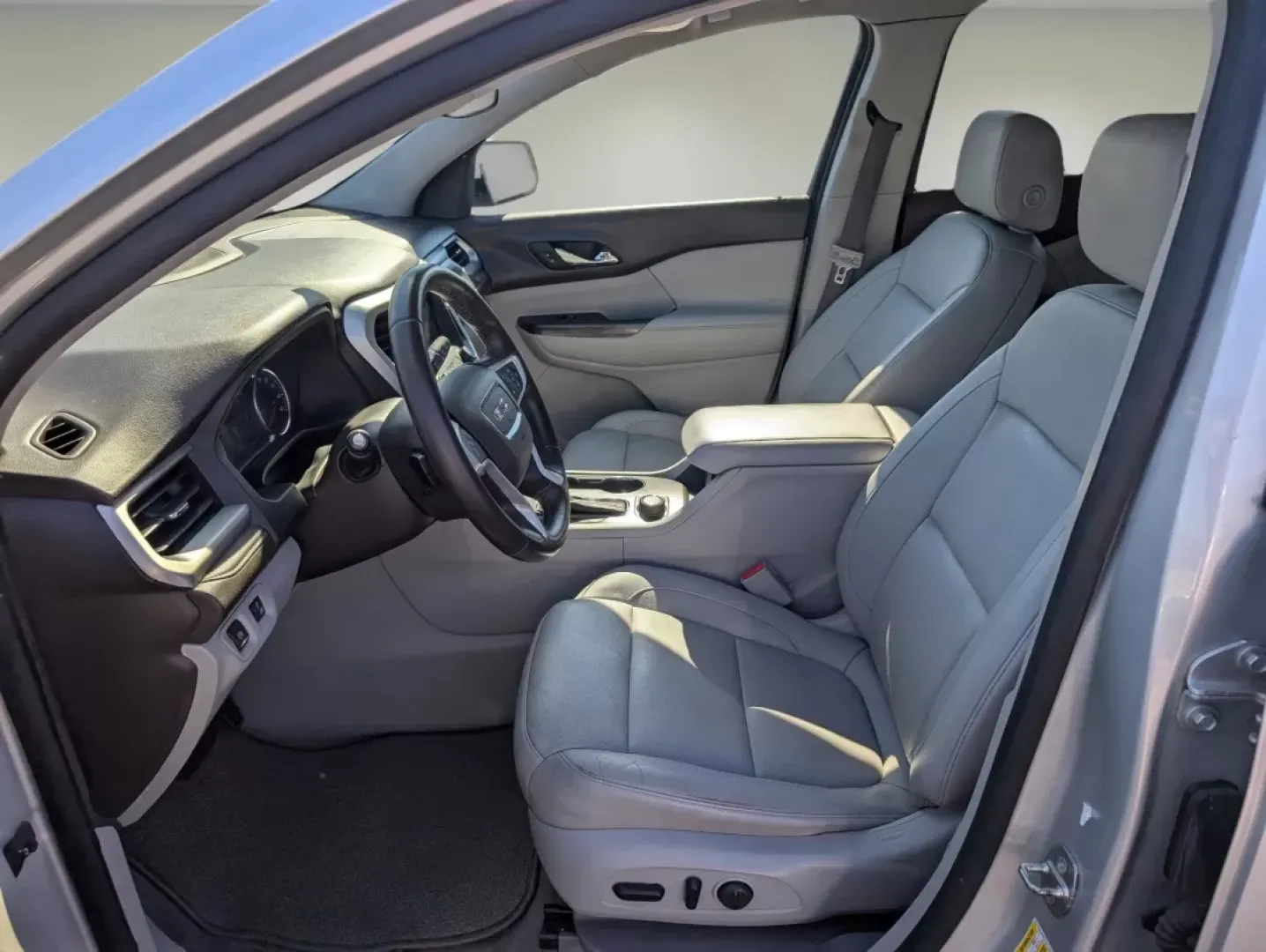 2017 /Cocoa/ Light Ash Gray GMC Acadia SLT (1GKKNMLS1HZ) with an Other engine, located at 3959 U.S. 80 W, Phenix City, AL, 36870, (334) 297-4885, 32.469296, -85.135185 - **Discover the Perfect Family SUV at Gils Auto Drive Your Dreams Today!**<br /> <br /> Are you searching for a reliable and spacious vehicle that fits seamlessly into your family's active lifestyle? Look no further than the 2017 GMC Acadia SLT, available now at Gils Auto in Phenix City, AL. Perfect - Photo#10